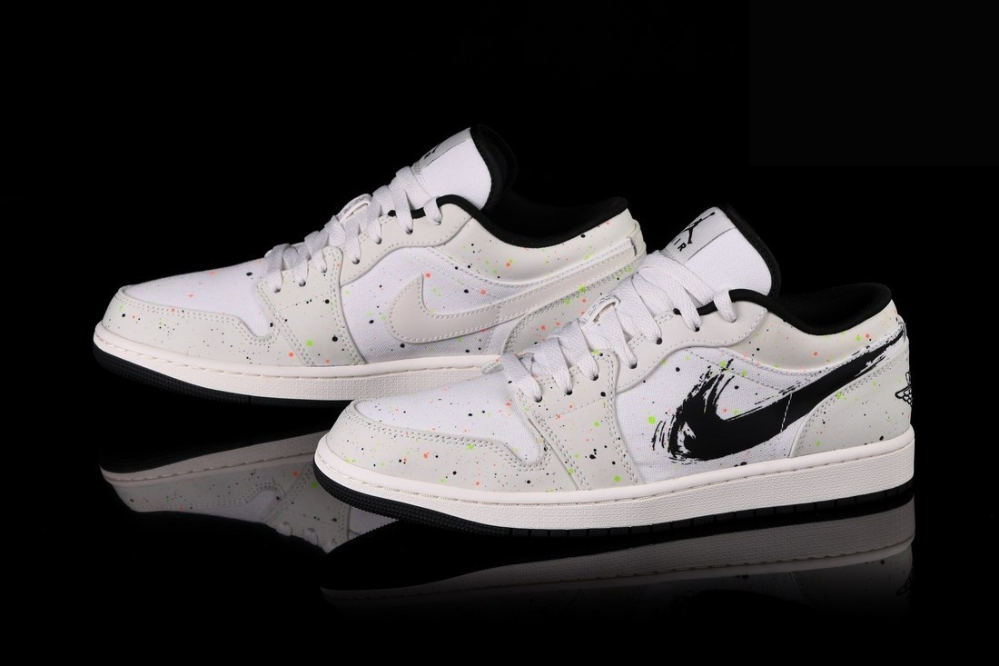 Фото № 2 с приближением к товару «‎Nike Air Jordan 1 Retro SE Brushstroke Swoosh Paint Splatter »