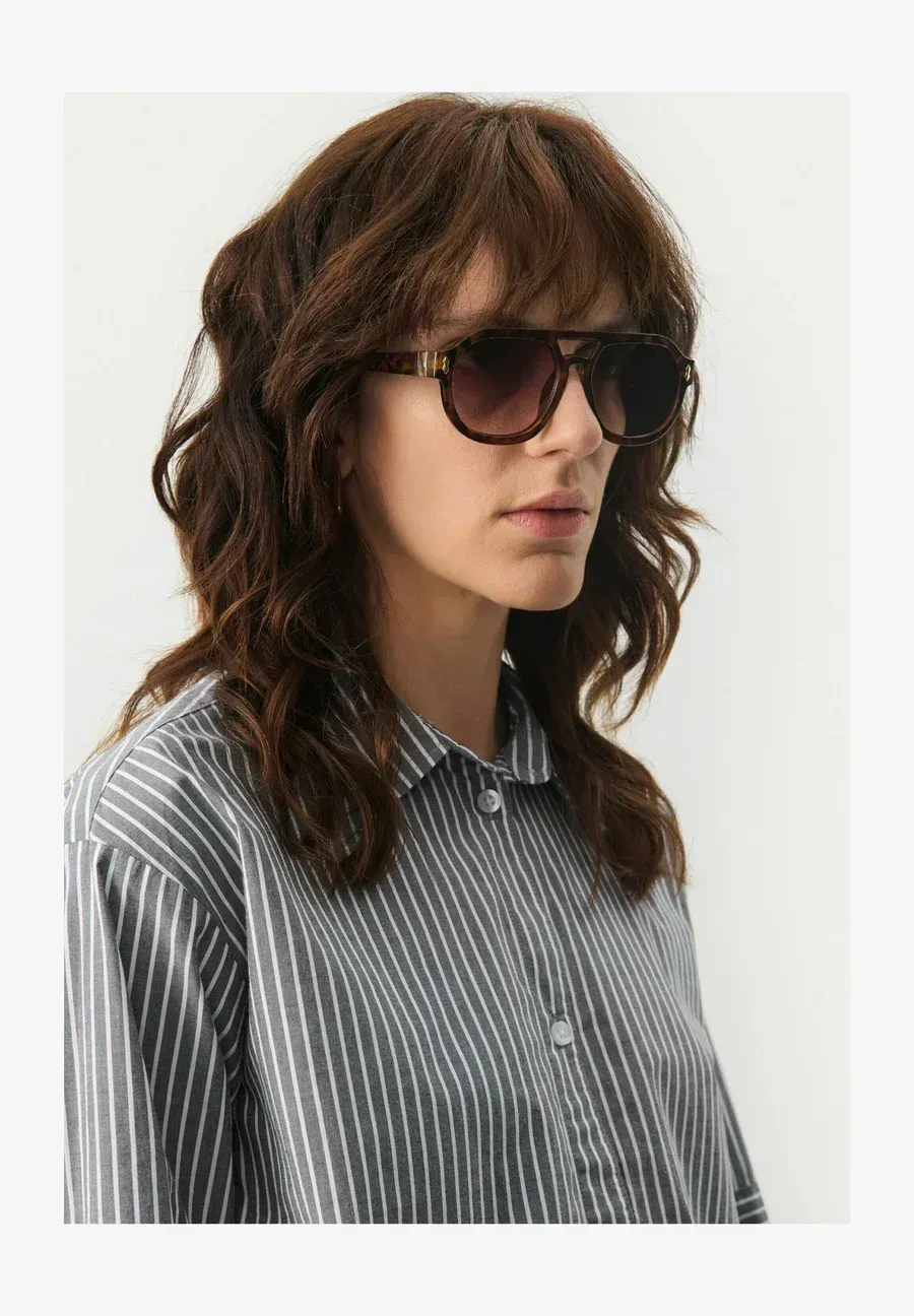 Фото № 3 с приближением к товару «‎Sunglasses»