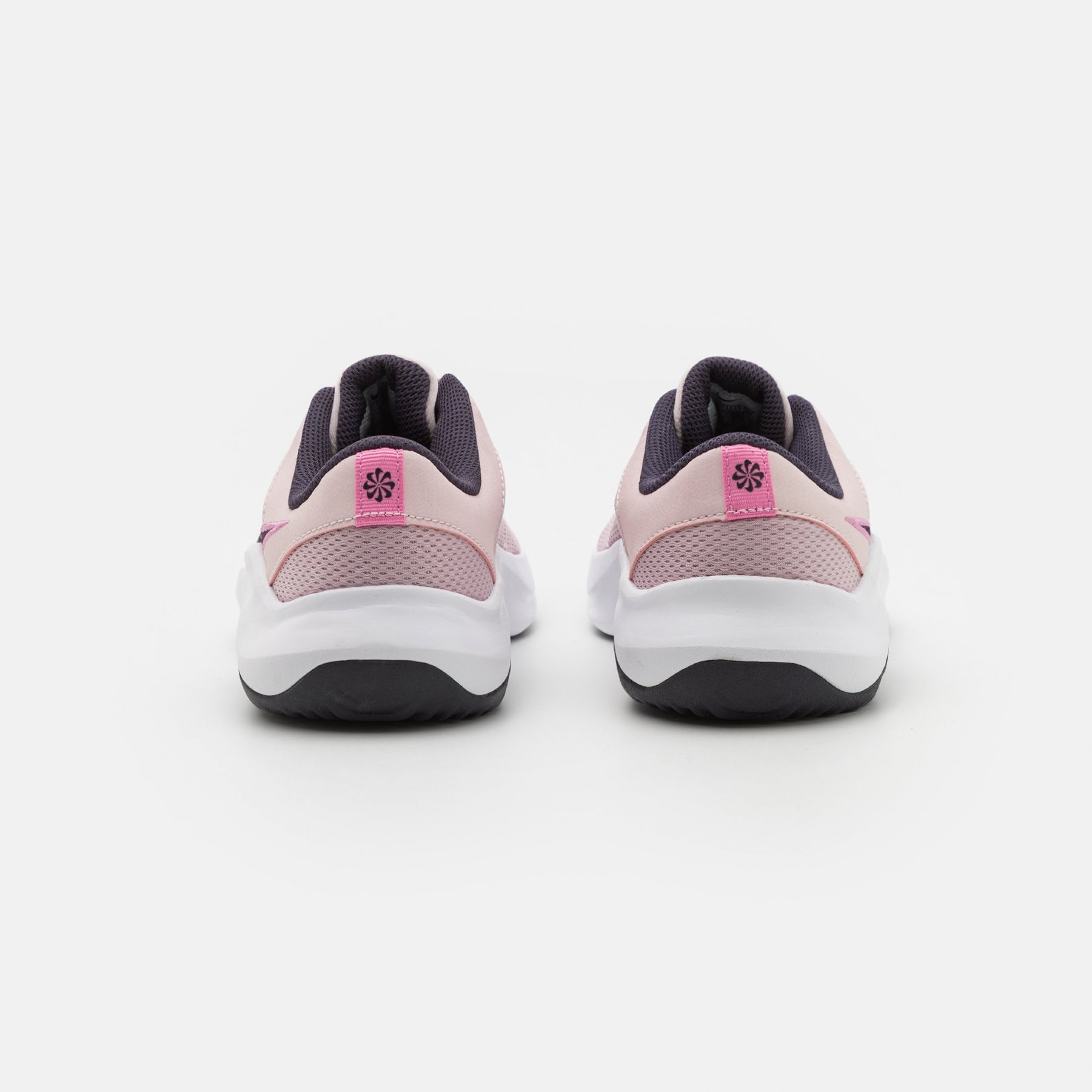 Фото № 3 с приближением к товару «‎Nike Legend Essential 3»