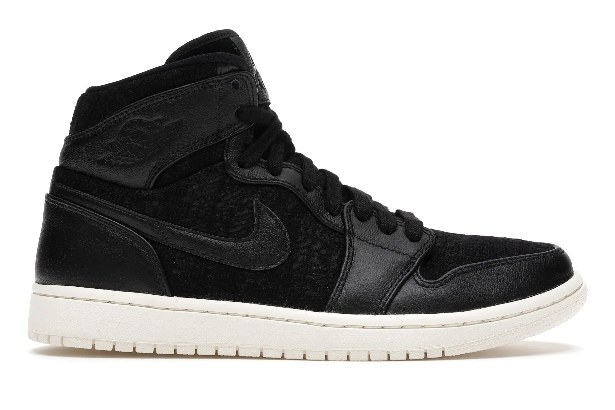 Фото № 1 с приближением к товару «‎Jordan 1 Retro High Black Sail »