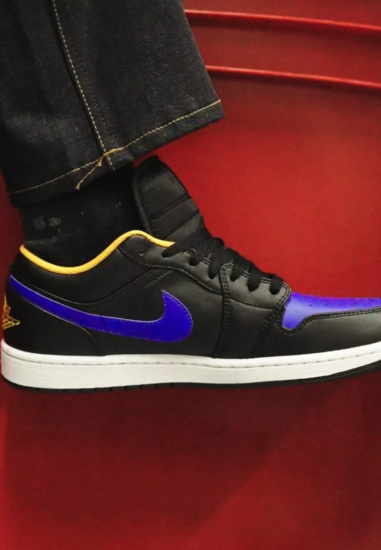 Фото № 2 с приближением к товару «‎AIR JORDAN 1»