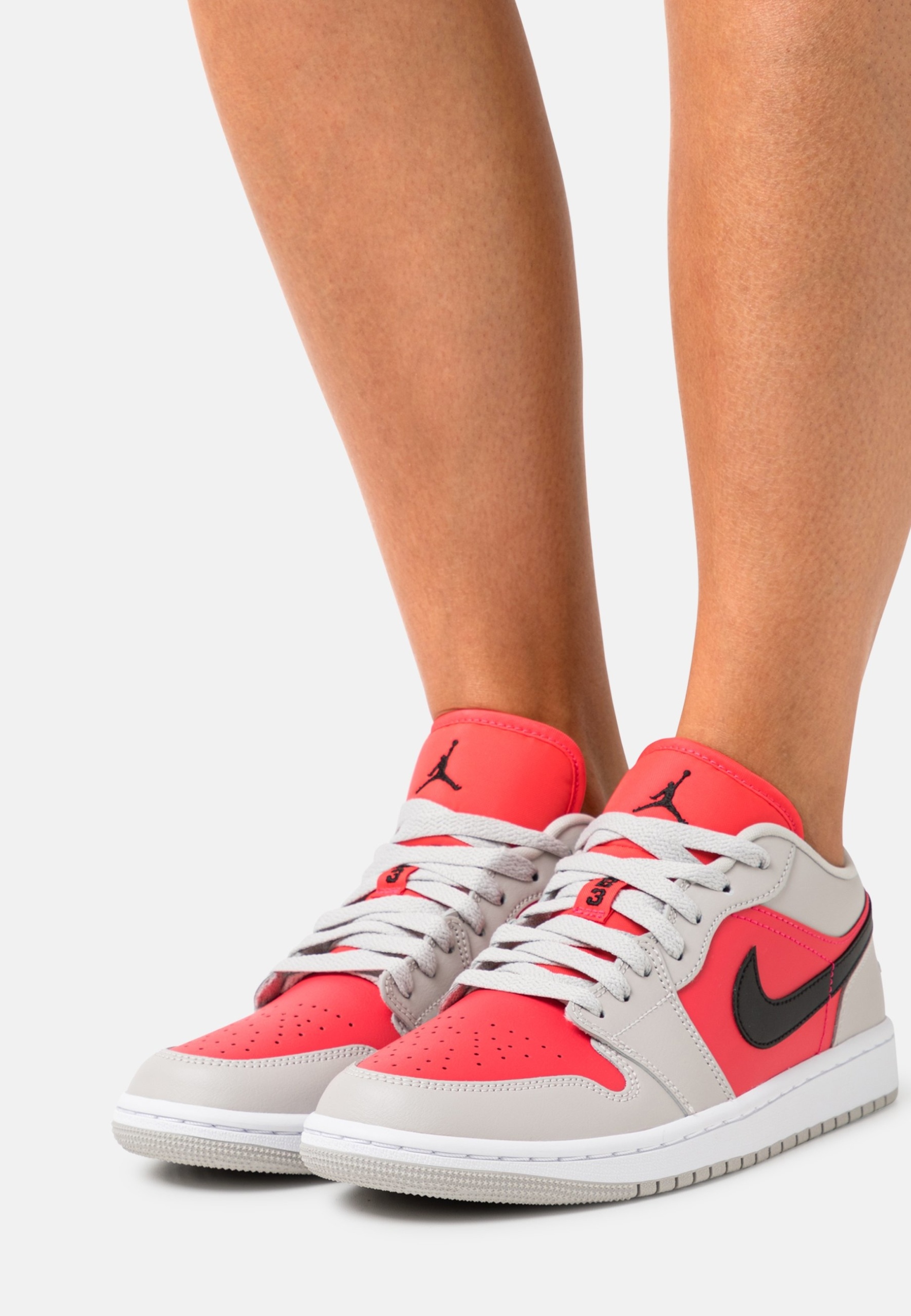 Фото № 2 с приближением к товару «‎Jordan Air 1 »