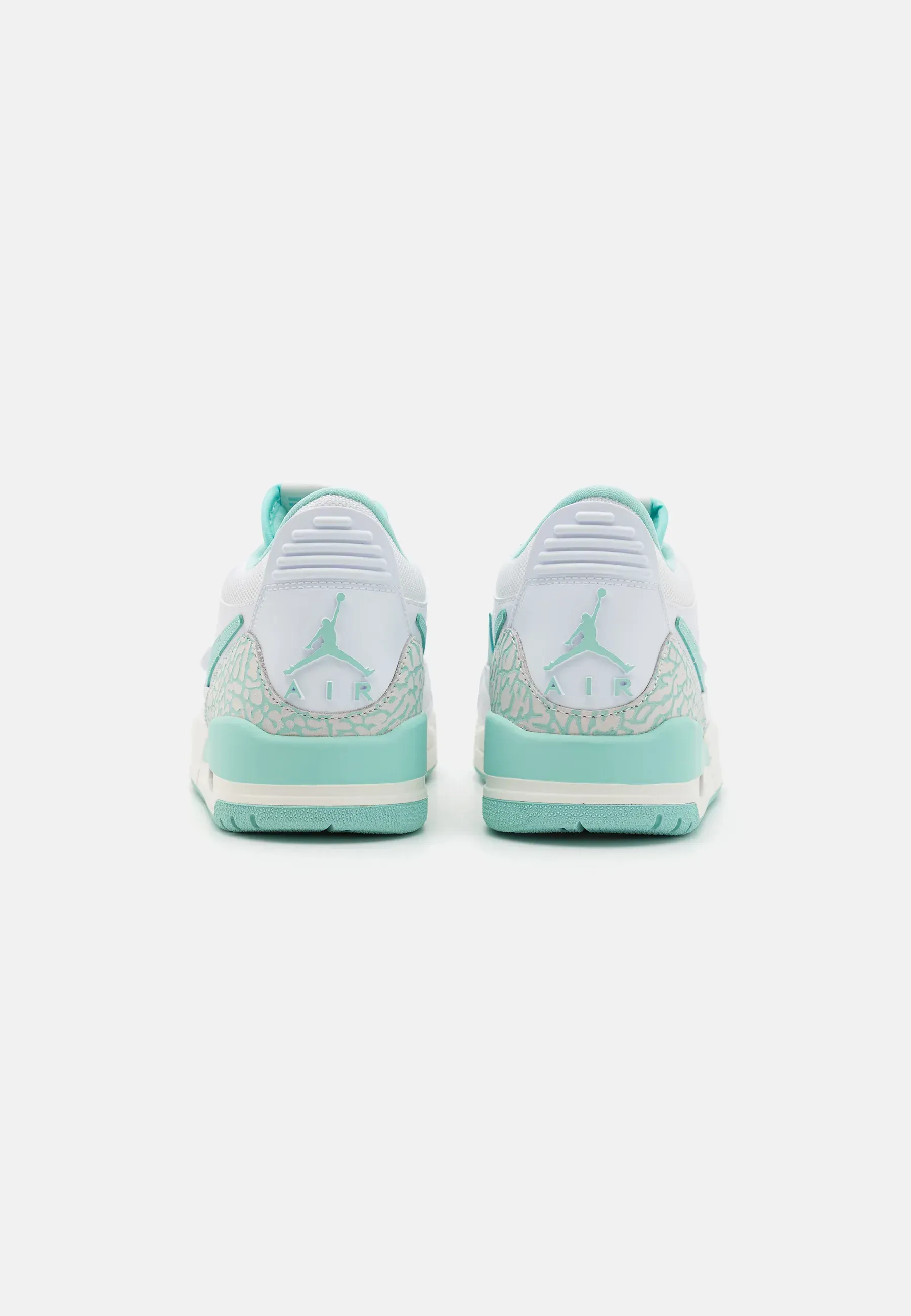 Фото № 3 с приближением к товару «‎AIR JORDAN LEGACY 312 »