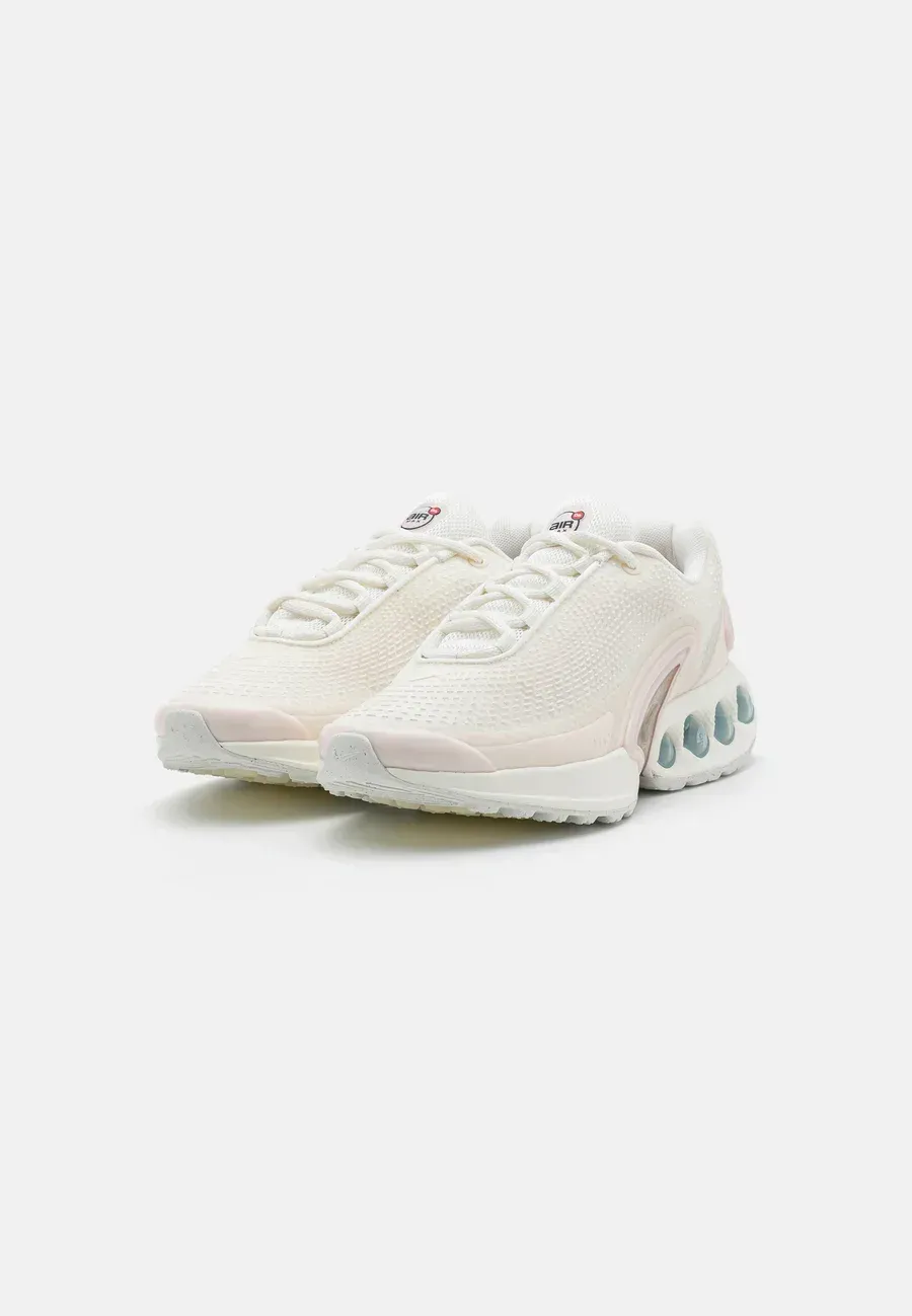 Фото № 2 с приближением к товару «‎AIR MAX DN SE»