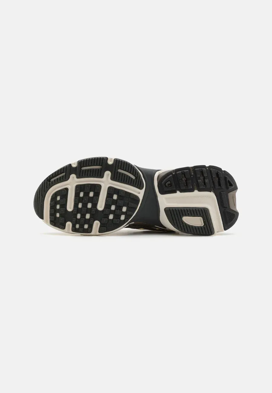 Фото № 4 с приближением к товару «‎V2K RUN»