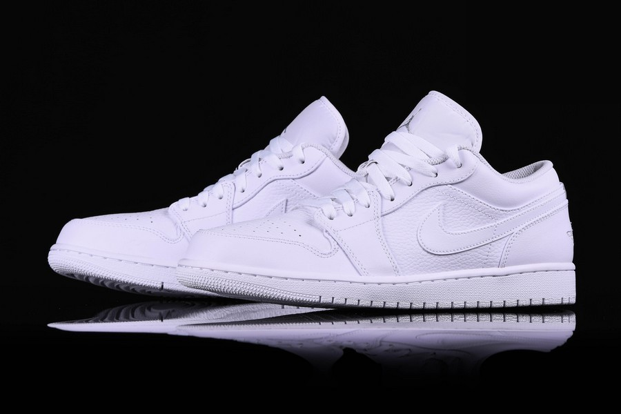 Фото № 3 с приближением к товару «‎Nike Air Jordan 1 Retro Triple »