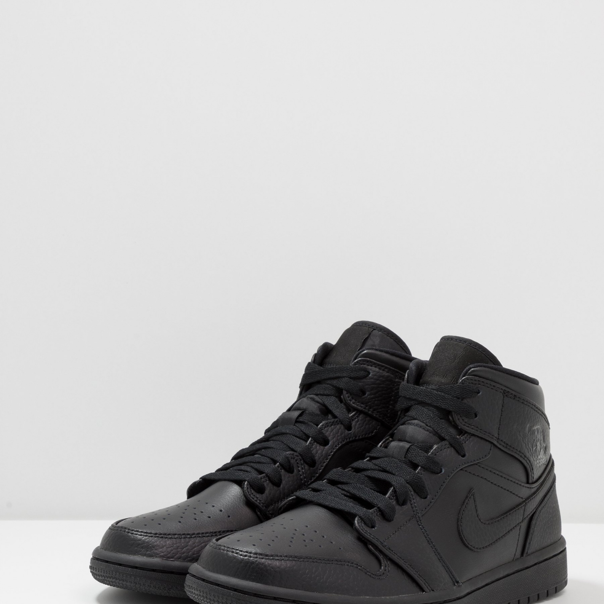 Фото № 3 с приближением к товару «‎Air Jordan 1 »