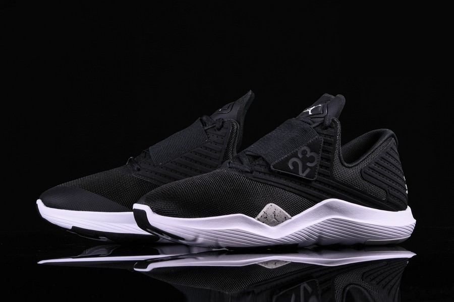 Фото № 2 с приближением к товару «‎Nike Air Jordan Relentless Oreo »