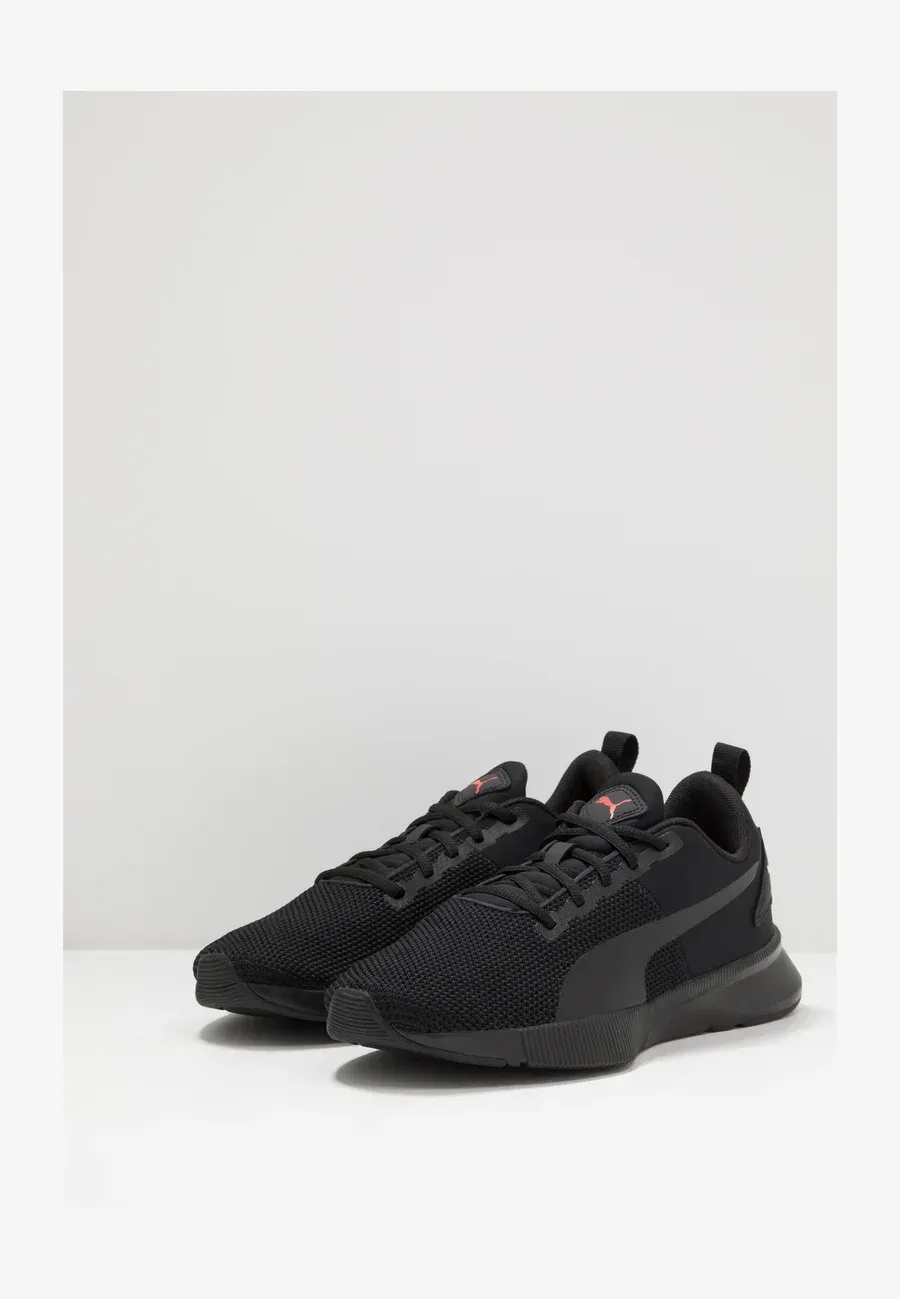 Фото № 3 с приближением к товару «‎FLYER»