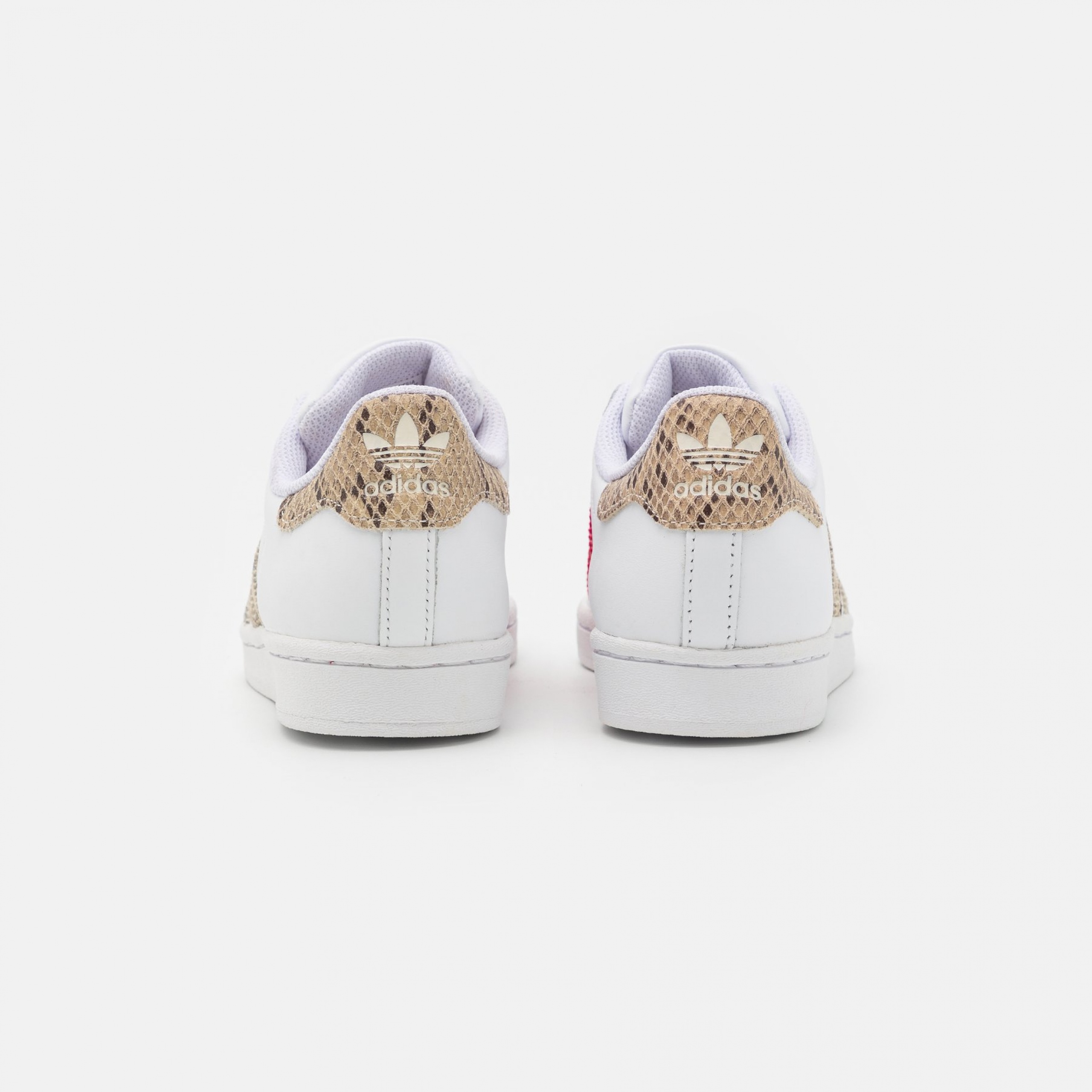 Фото № 3 с приближением к товару «‎Adidas Superstar »