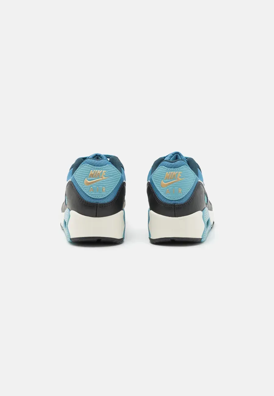 Фото № 3 с приближением к товару «‎AIR MAX 90 PRM»