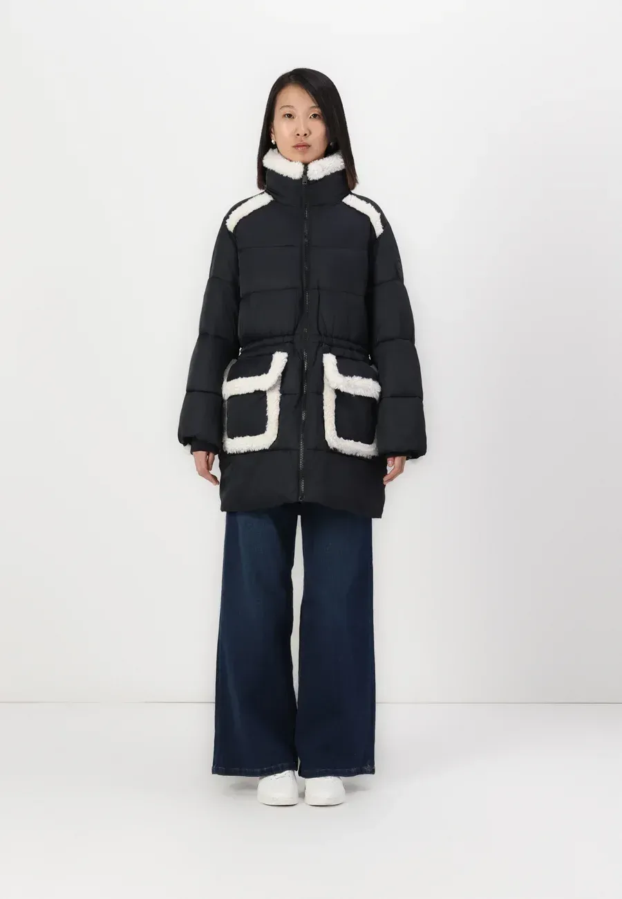 Фото № 1 с приближением к товару «‎AMAL PLUSHSEAM PUFFER COAT»