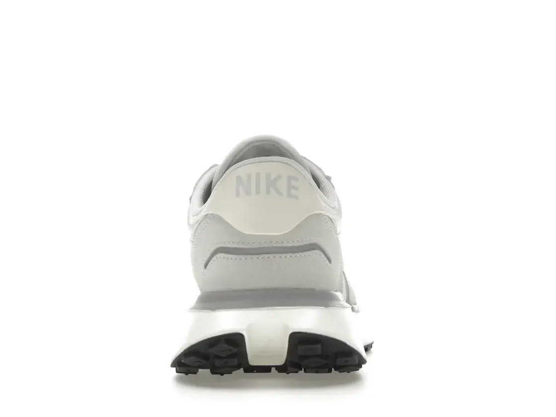Фото № 4 с приближением к товару «‎Nike Phoenix Waffle»