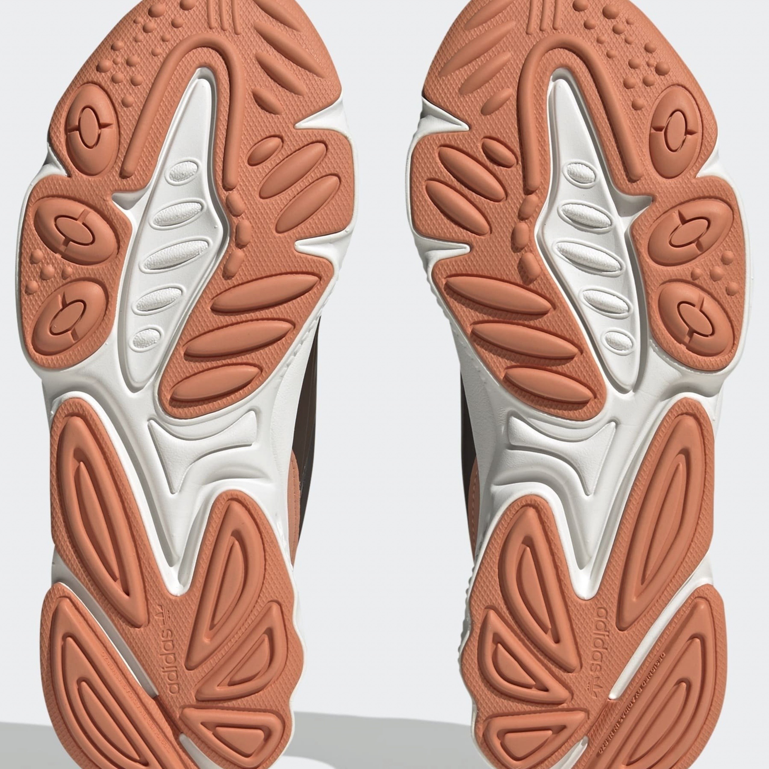 Фото № 5 с приближением к товару «‎Adidas »