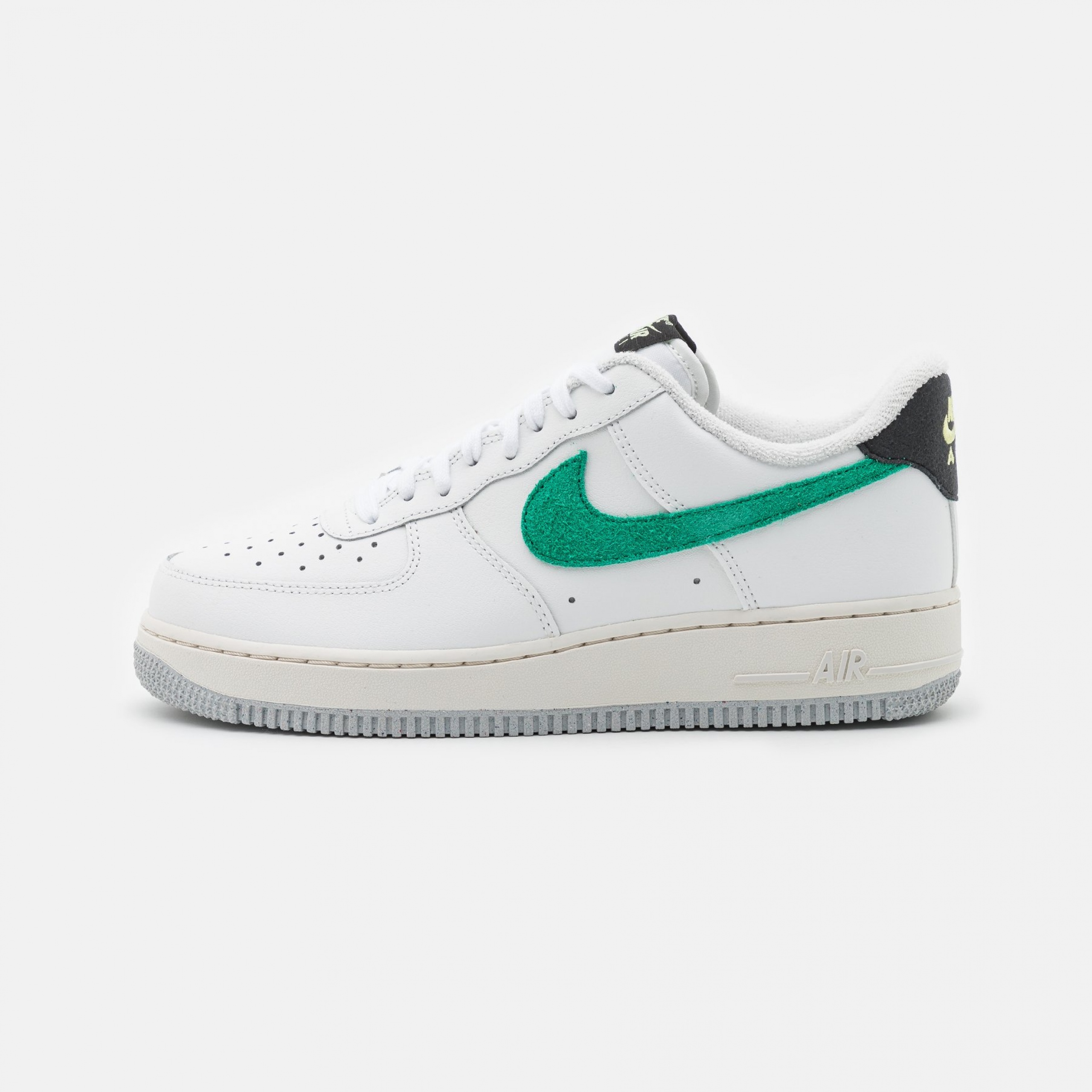 Фото № 1 с приближением к товару «‎Nike Air Force 1 07 »