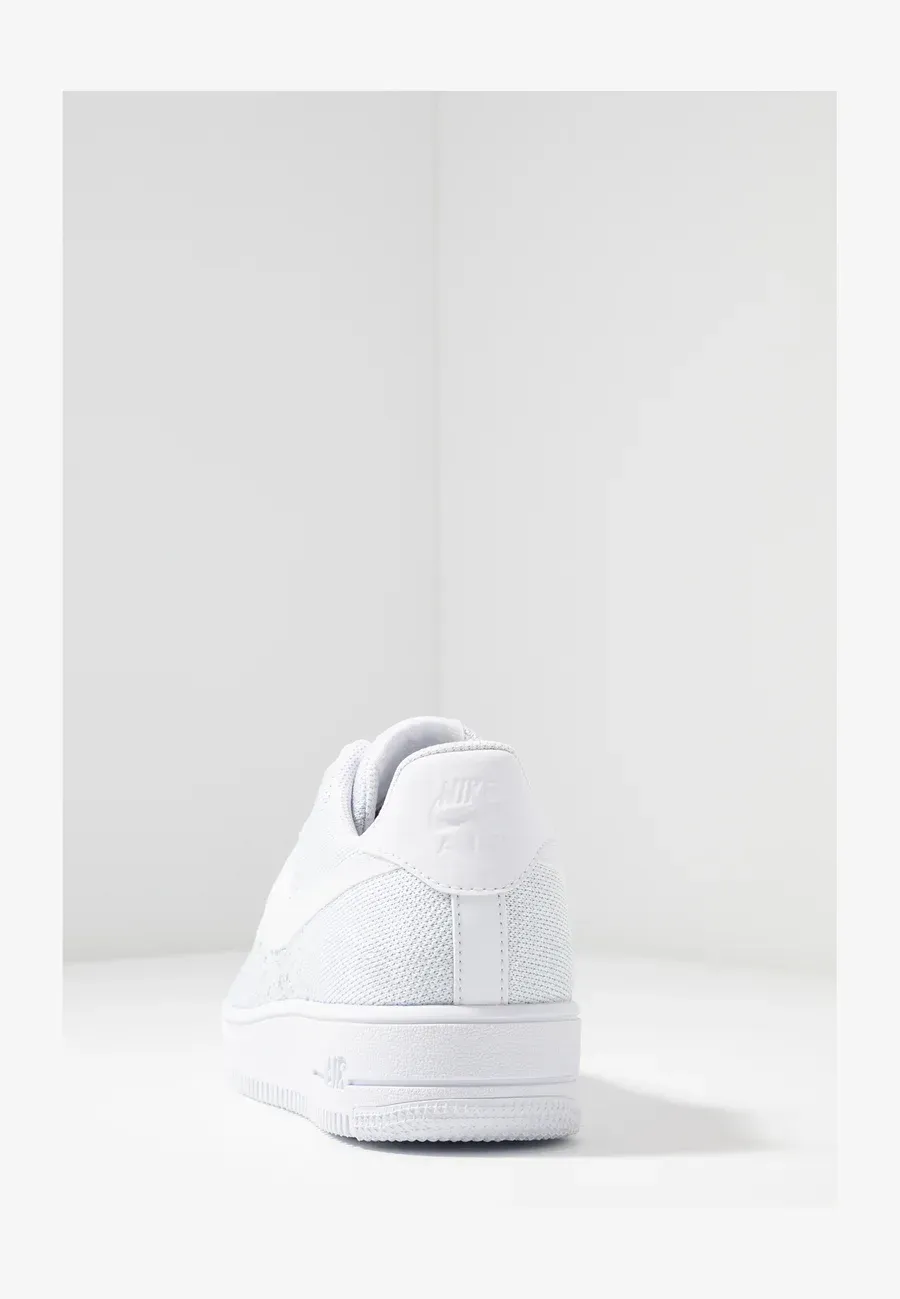 Фото № 4 с приближением к товару «‎AIR FORCE 1 FLYKNIT 2.0»