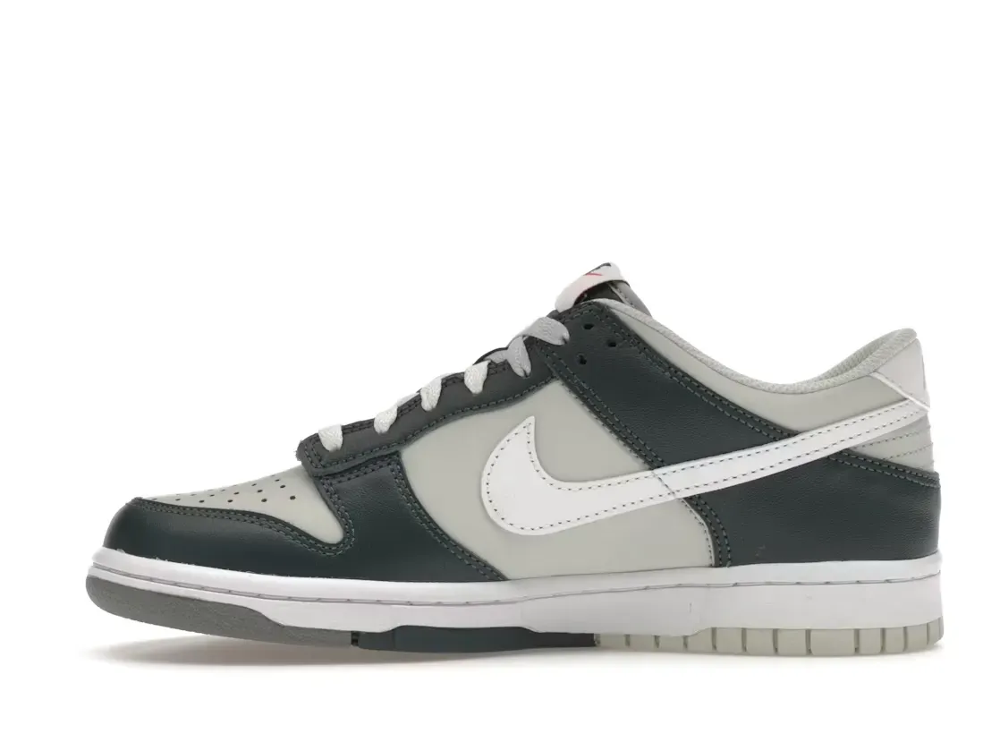 Фото № 3 с приближением к товару «‎Nike Dunk Low»