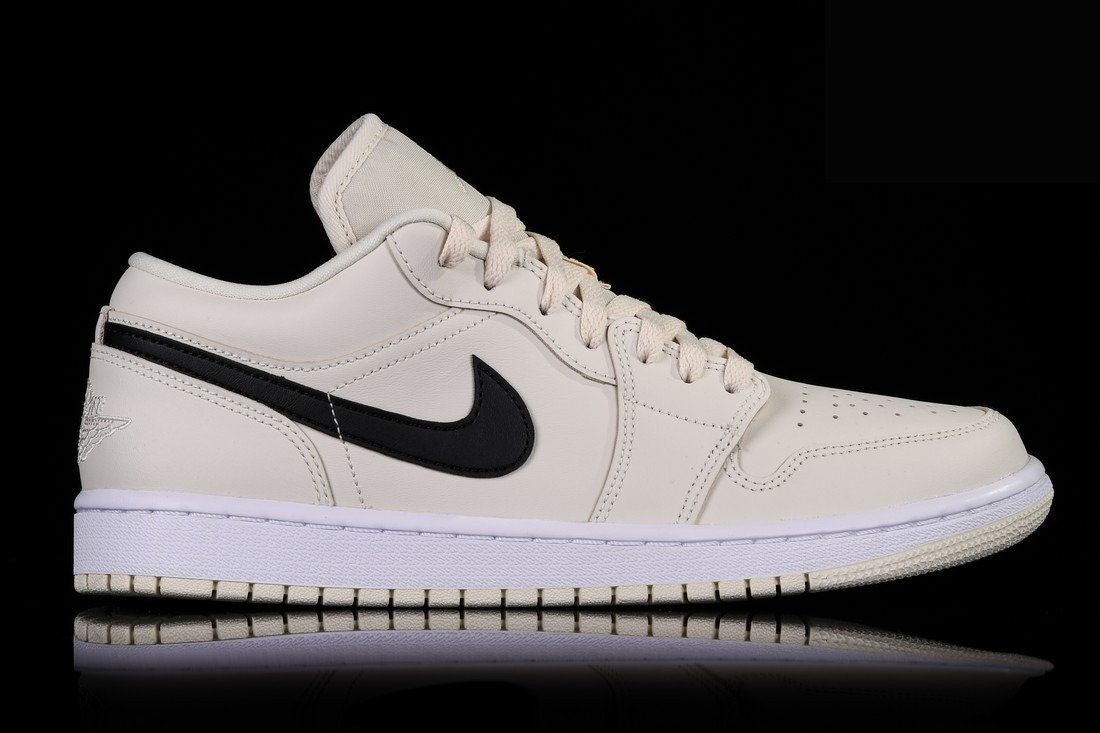 Фото № 2 с приближением к товару «‎Nike Air Jordan 1 Retro Se Wmns Coconut Milk »