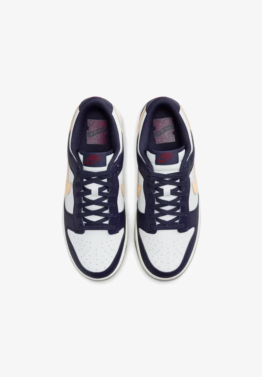 Фото № 3 с приближением к товару «‎DUNK LOW RETRO»