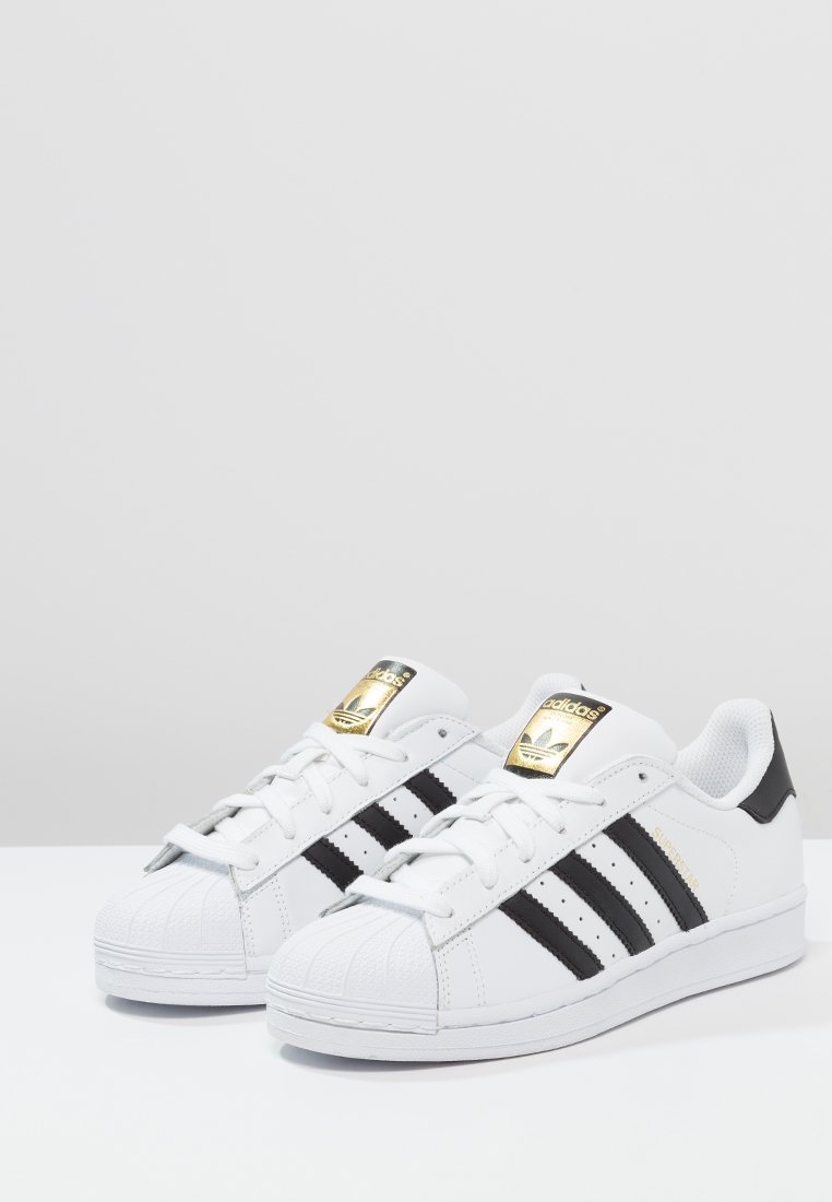 Фото № 3 с приближением к товару «‎Adidas Superstar »