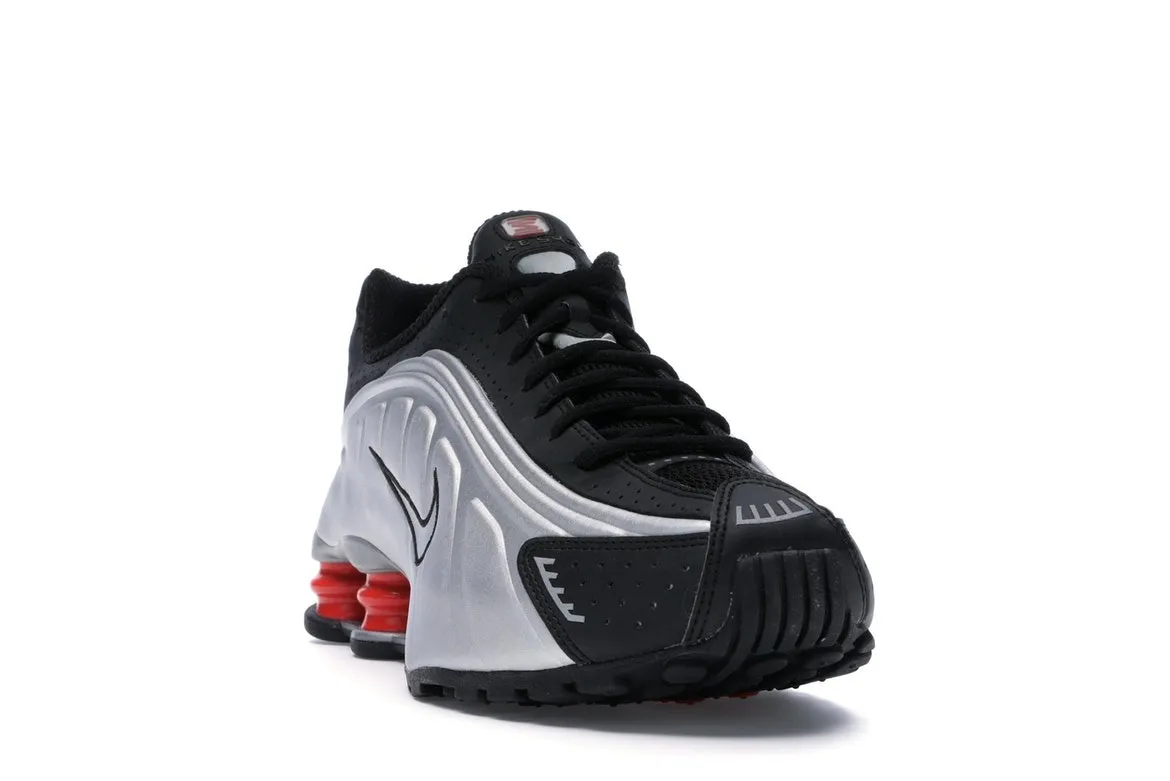 Фото № 3 с приближением к товару «‎Nike Shox R4 Black Metallic Silver (2018)»