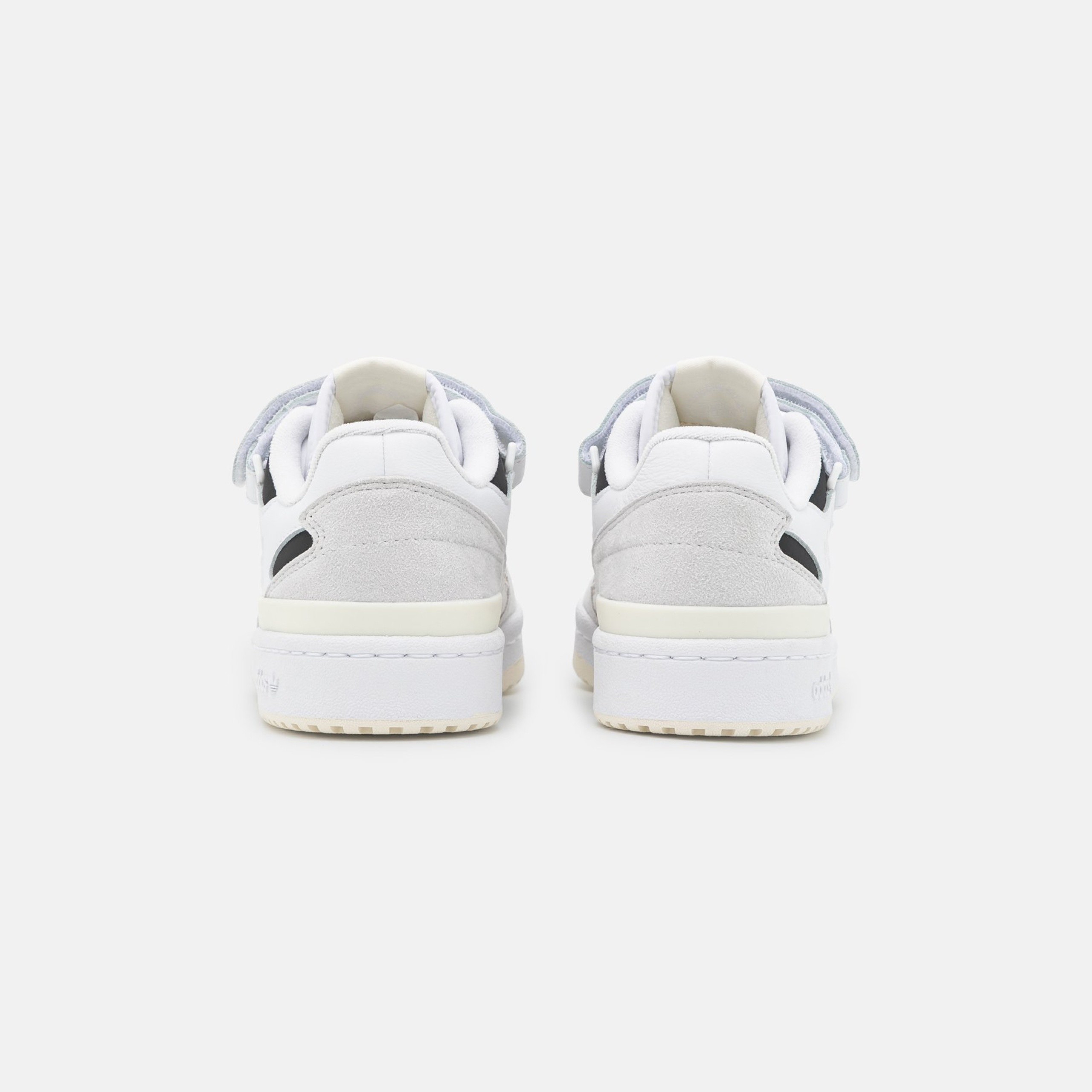 Фото № 4 с приближением к товару «‎Adidas Forum »