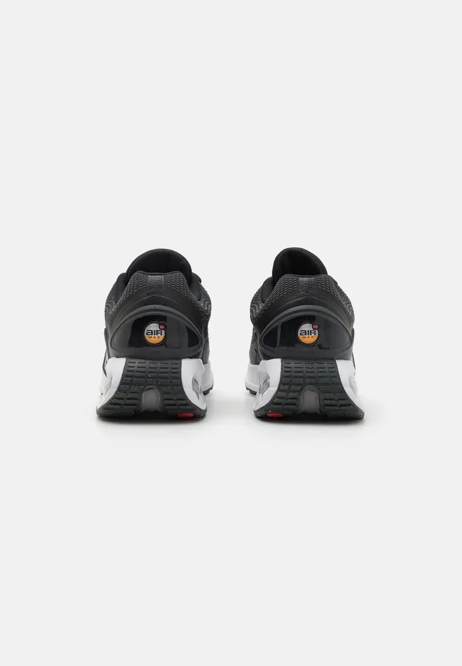 Фото № 3 с приближением к товару «‎AIR MAX DN»