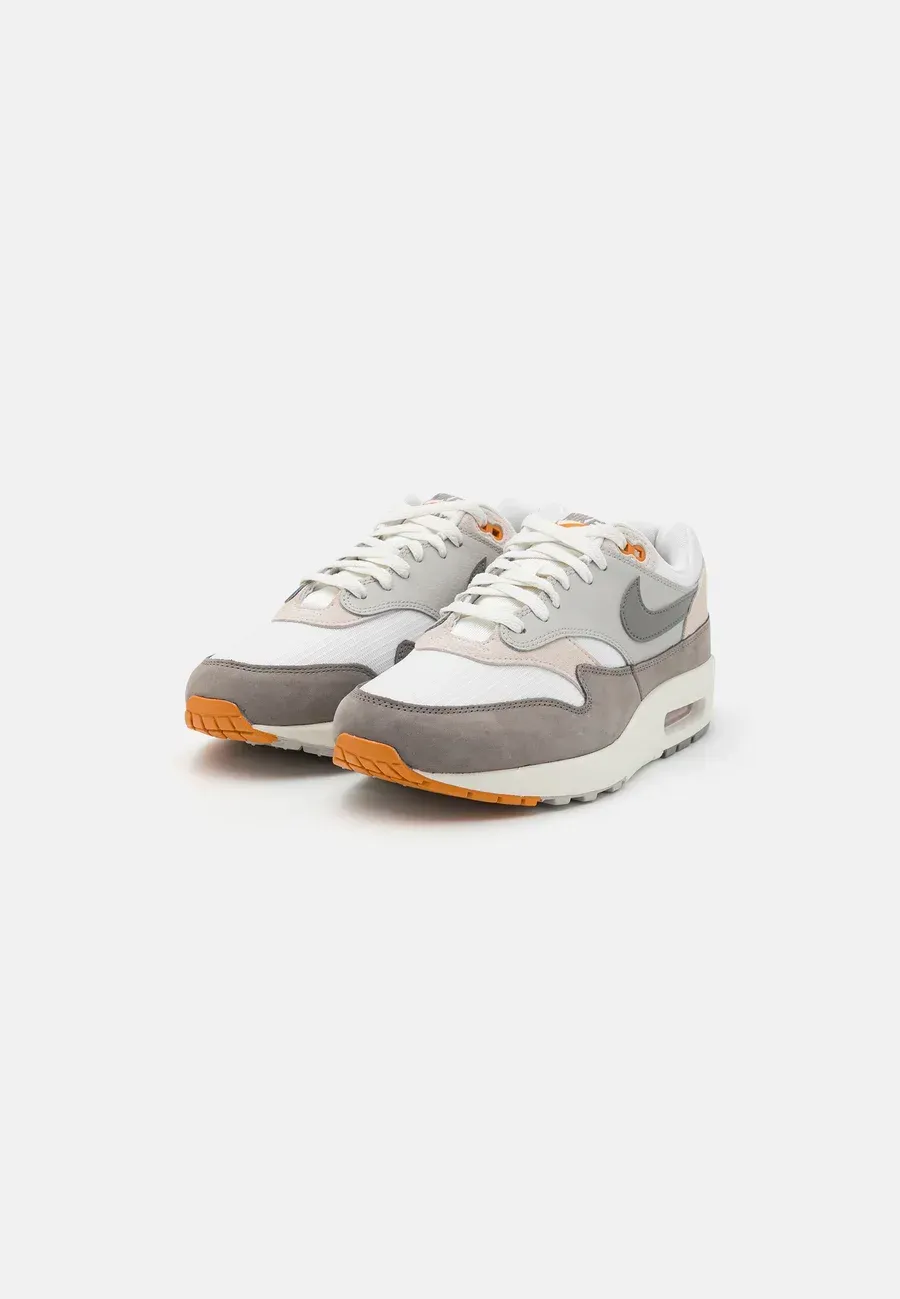 Фото № 2 с приближением к товару «‎AIR MAX 1 »
