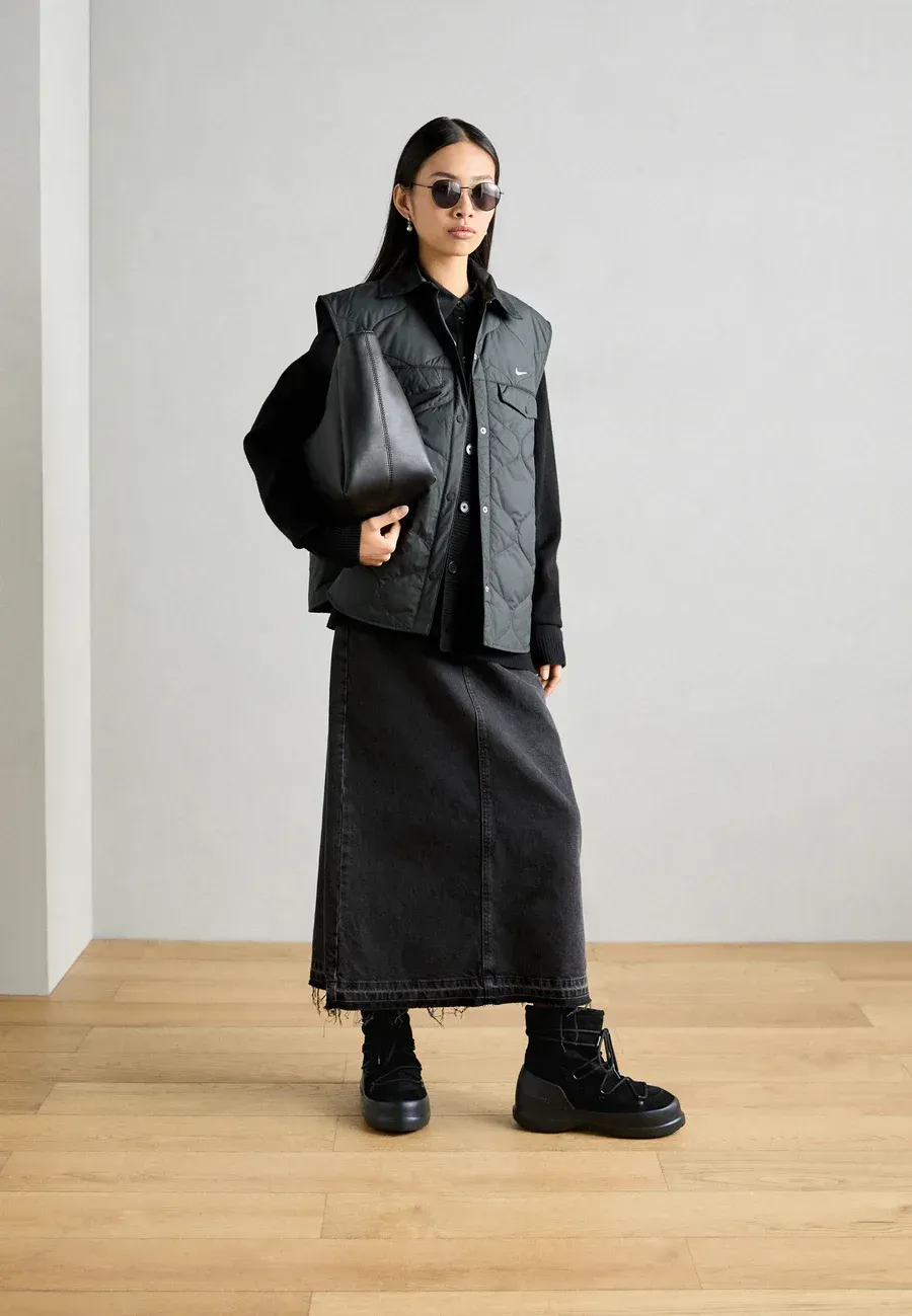 Фото № 3 с приближением к товару «‎LUNA »