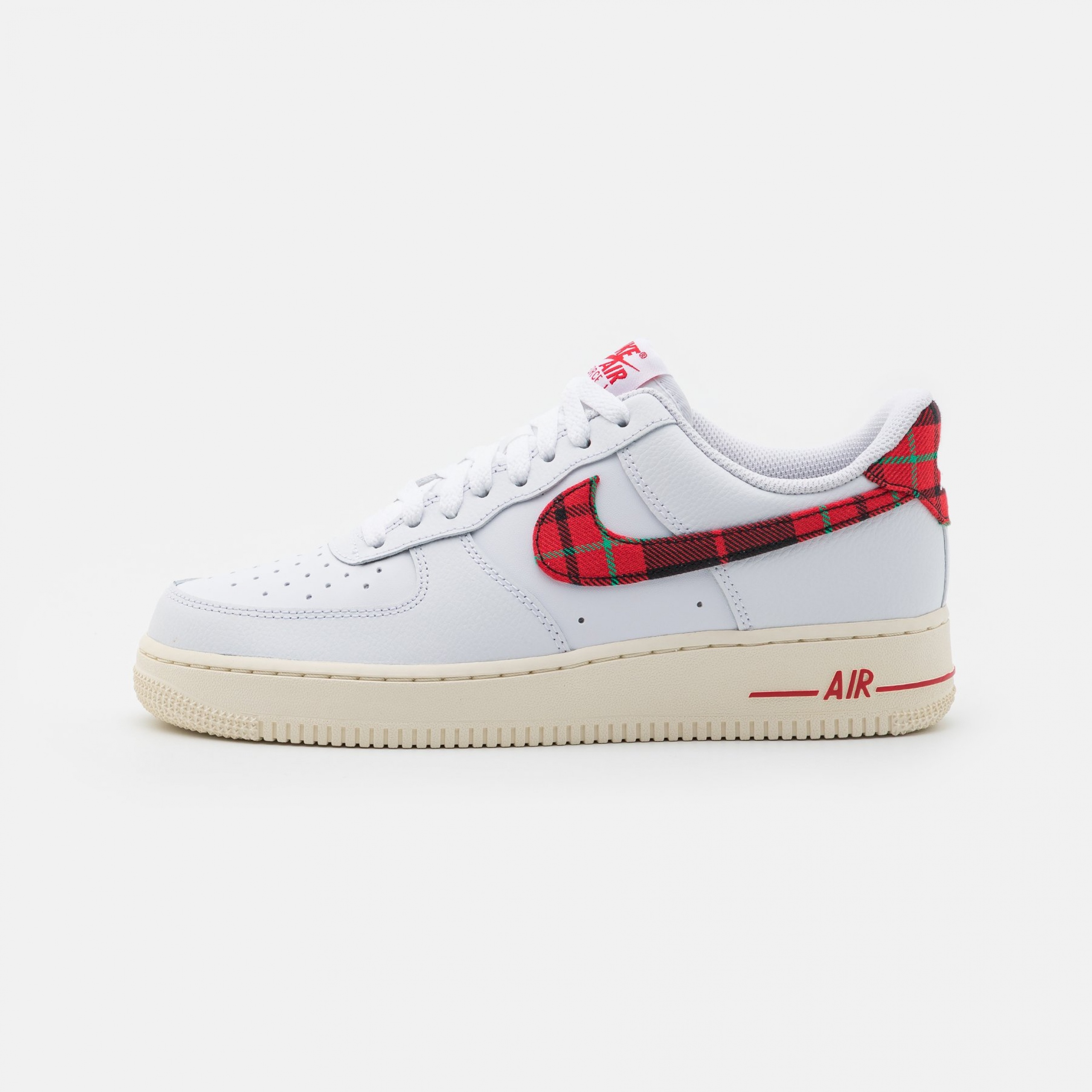 Фото № 1 с приближением к товару «‎Nike Air Force 1 07 Lv8 Nos »