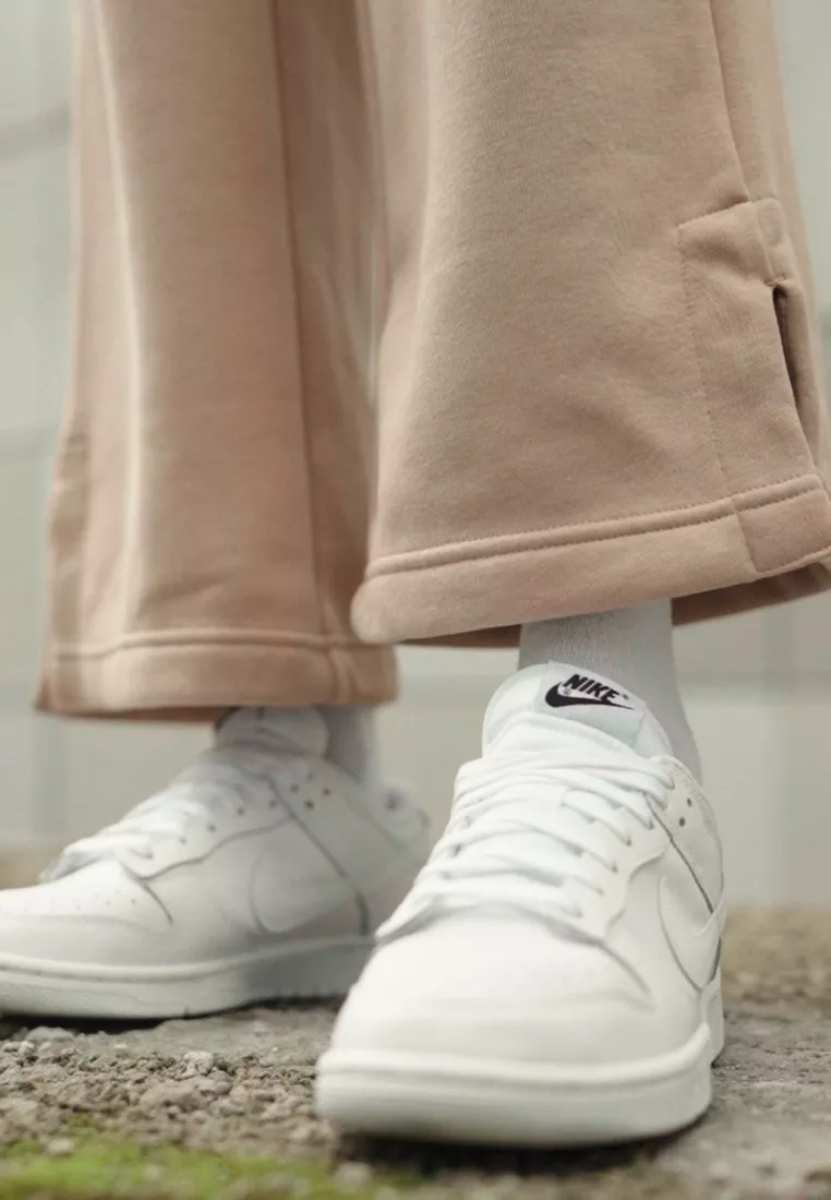 Фото № 4 с приближением к товару «‎DUNK LOW »