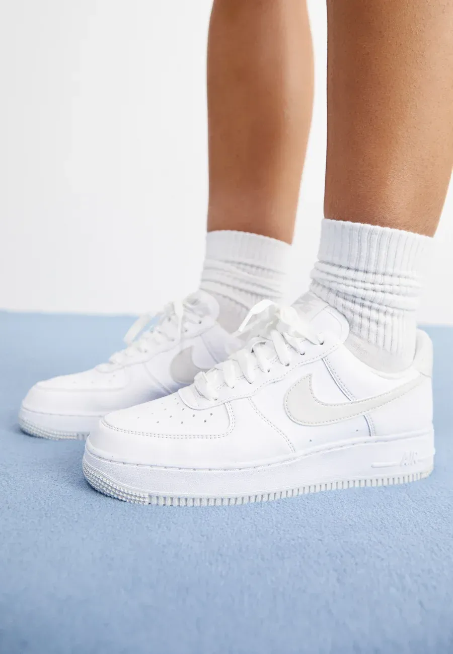 Фото № 2 с приближением к товару «‎AIR FORCE 1 07 NEXT NATURE»
