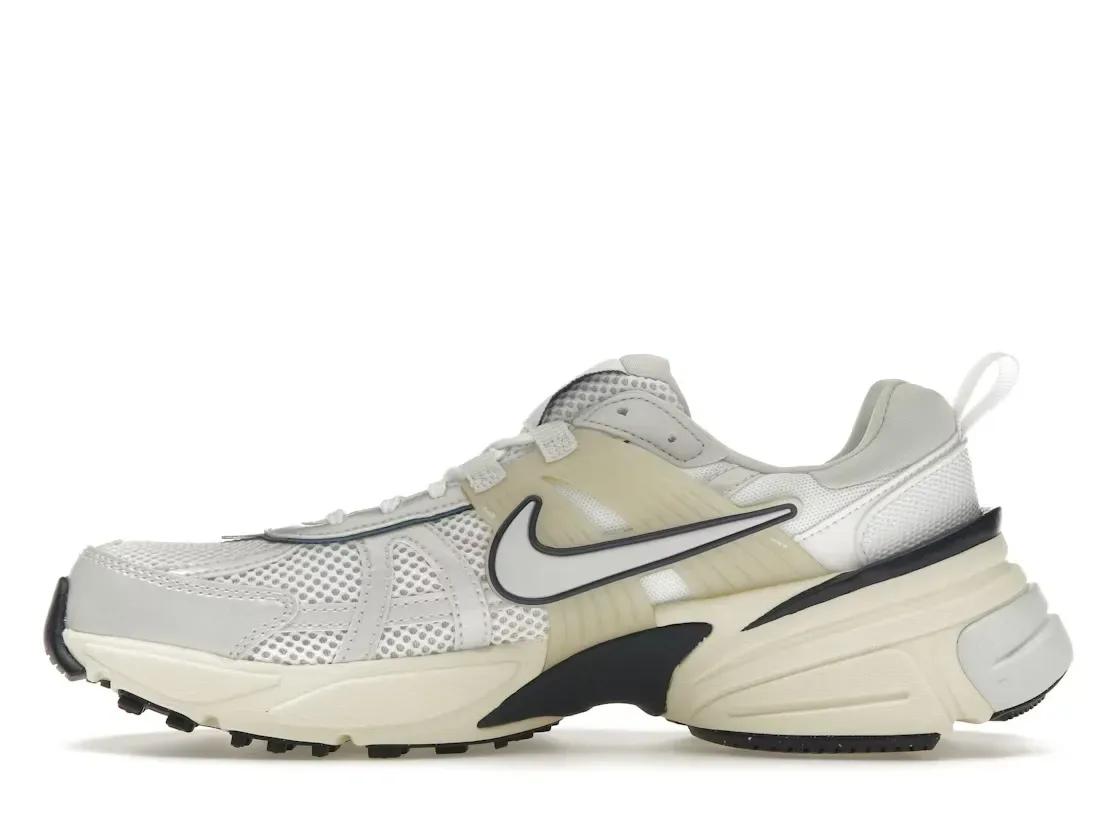 Фото № 3 с приближением к товару «‎Nike V2K Run»