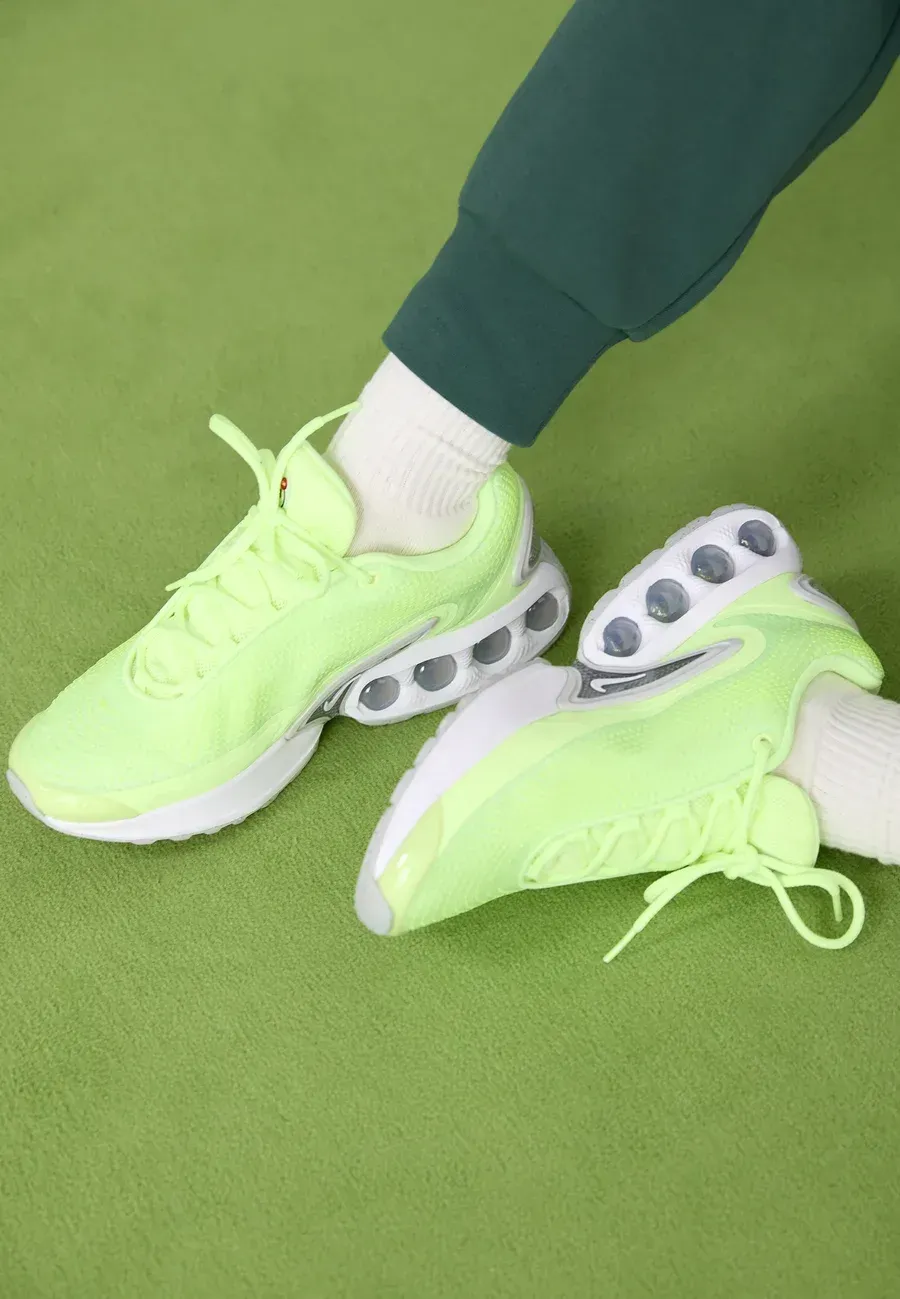 Фото № 1 с приближением к товару «‎AIR MAX DN SE»