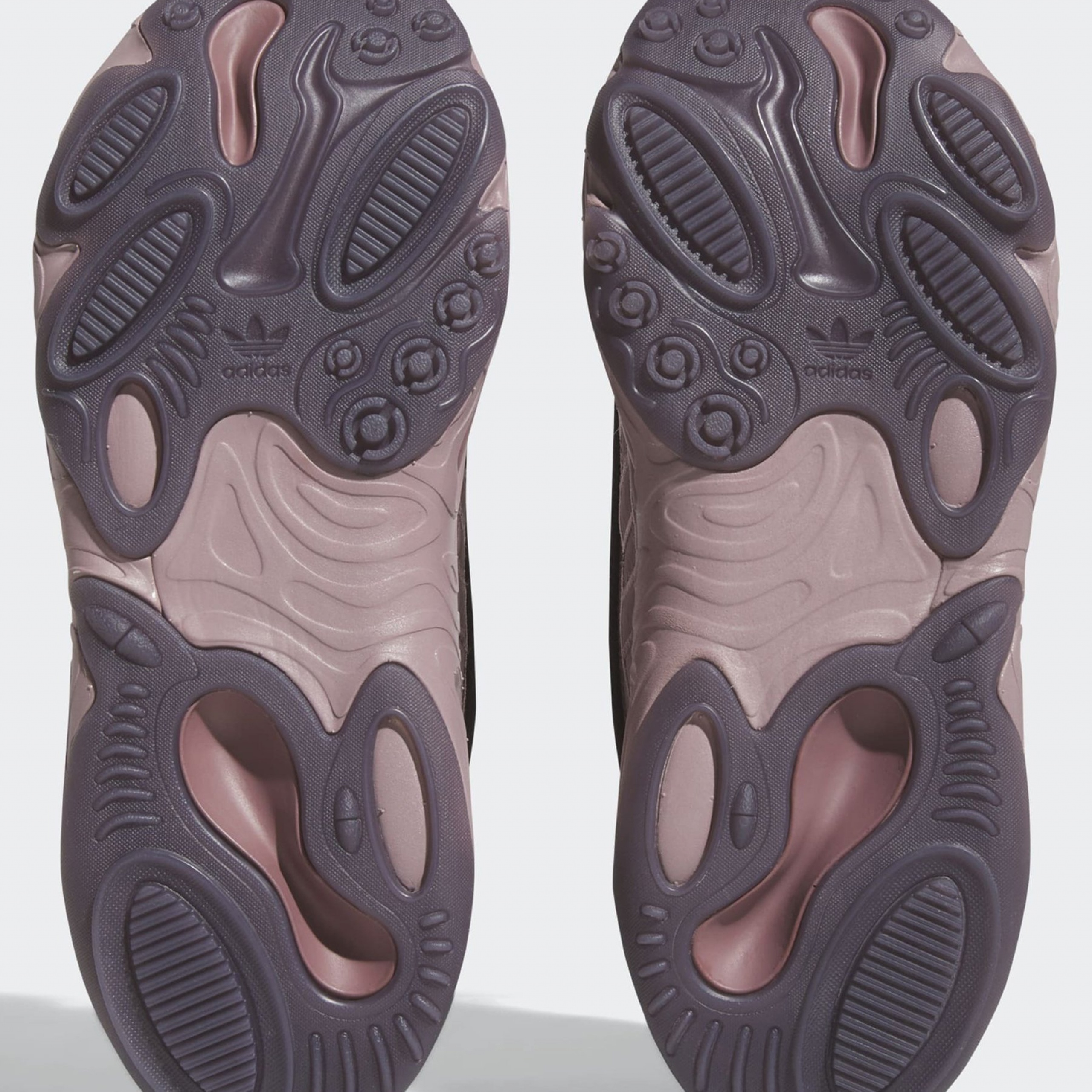 Фото № 3 с приближением к товару «‎Adidas Oznova W »