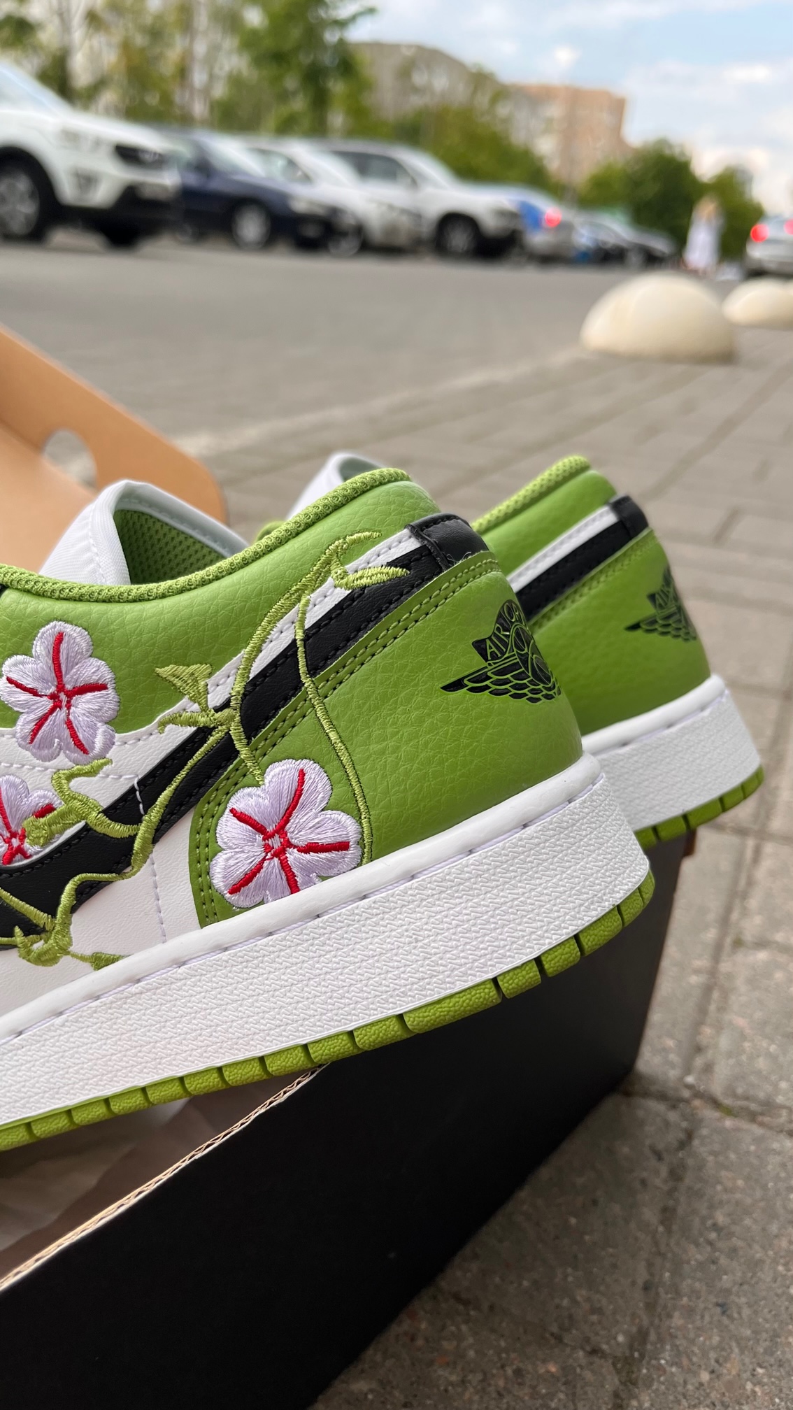 Фото № 3 с приближением к товару «‎Air Jordan 1 Low SE Floral Vines»