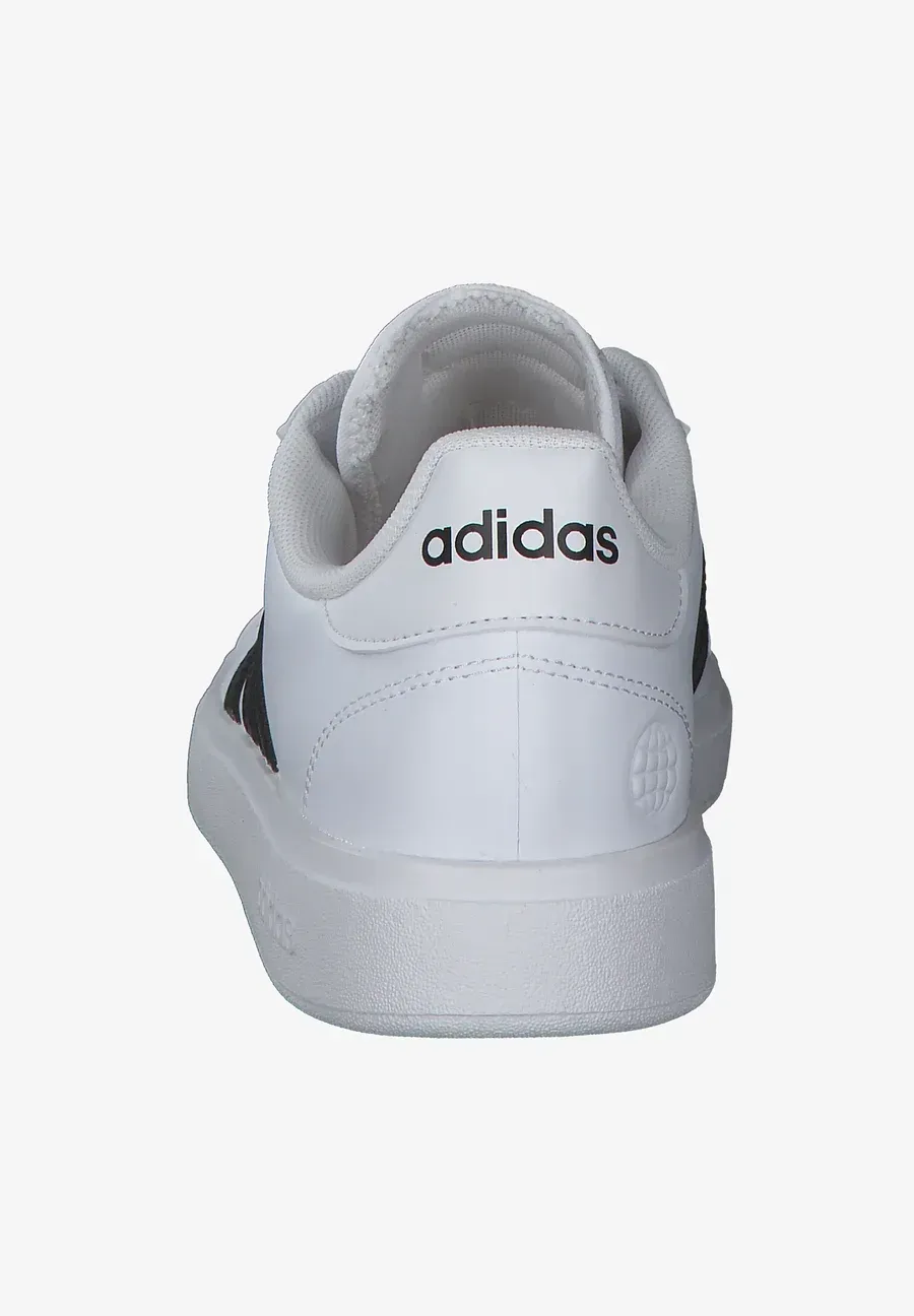 Фото № 4 с приближением к товару «‎Trainers»