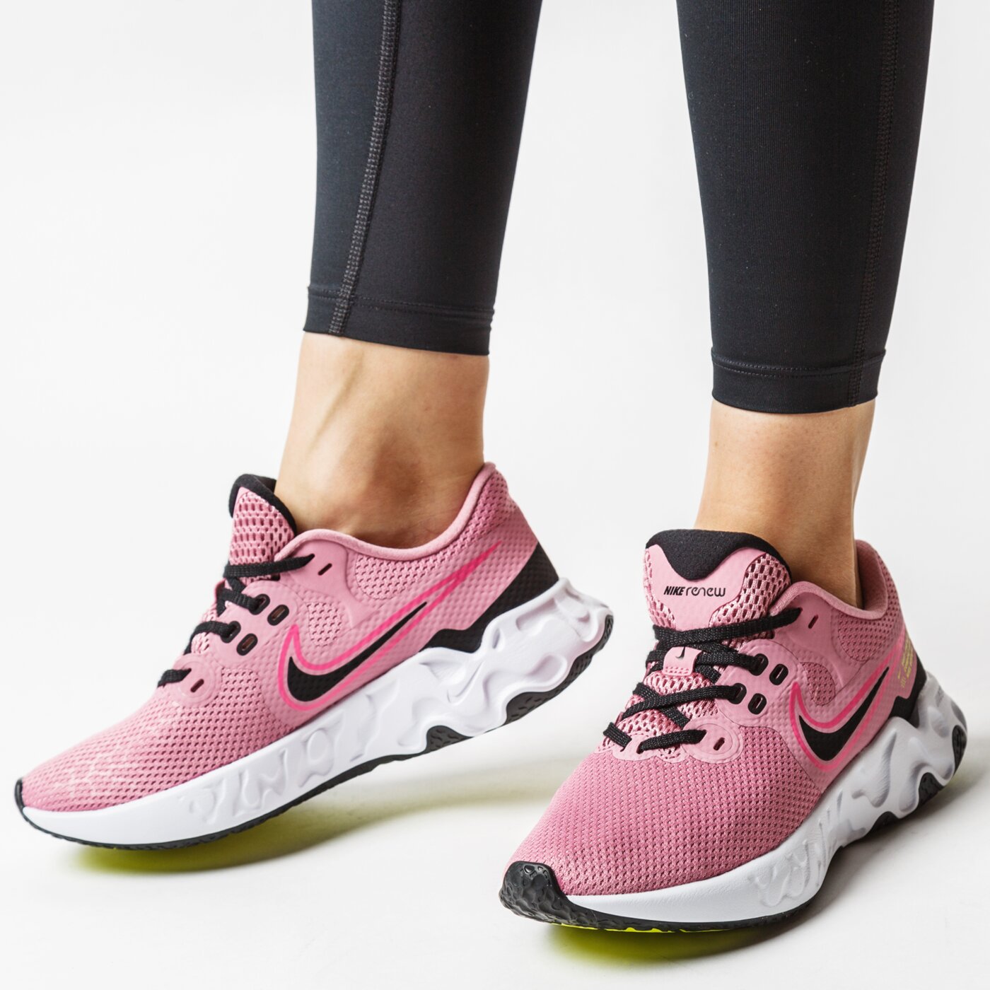 Фото № 2 с приближением к товару «‎Nike Renew Ride 2»