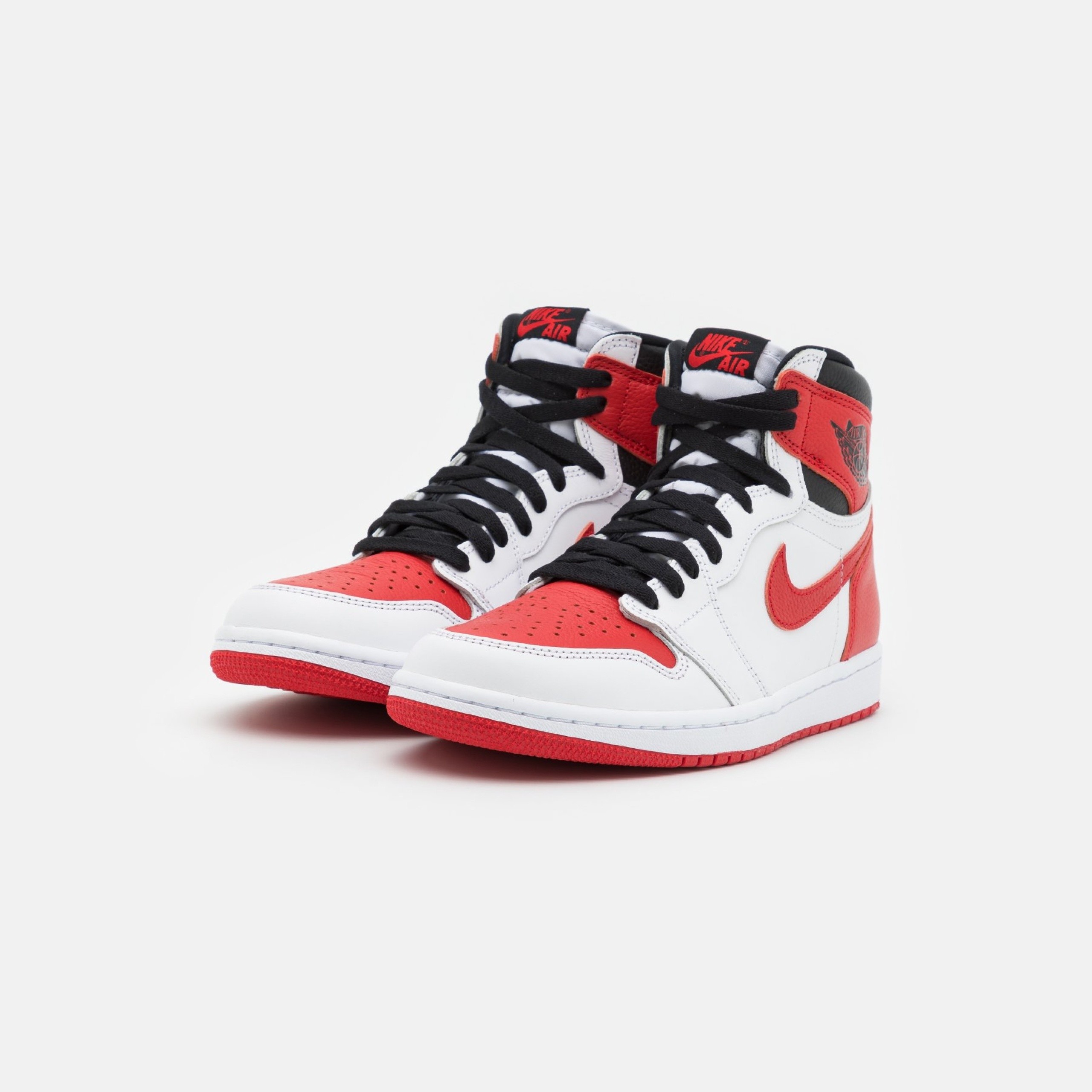 Фото № 2 с приближением к товару «‎Jordan Air 1 Retro »