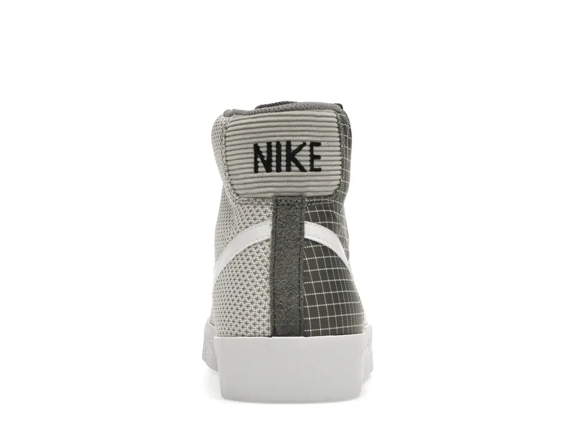 Фото № 4 с приближением к товару «‎Nike Blazer Mid 77 Patch Smoke Grey»