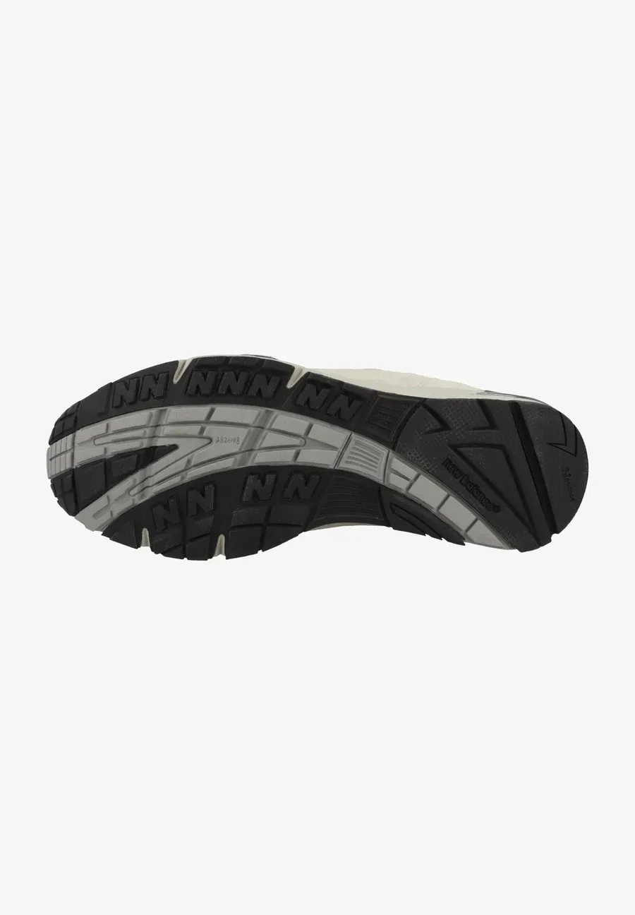 Фото № 4 с приближением к товару «‎Skate shoes»