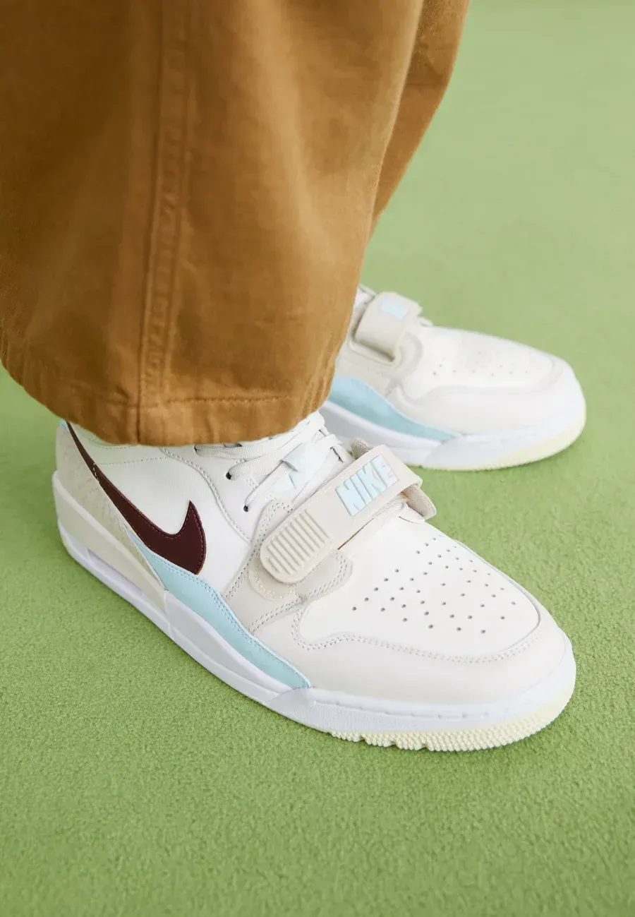 Фото № 2 с приближением к товару «‎AIR JORDAN LEGACY 312 »