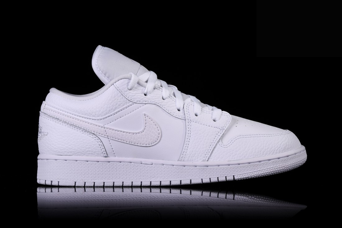 Фото № 2 с приближением к товару «‎Nike Air Jordan 1 Retro GS Triple »