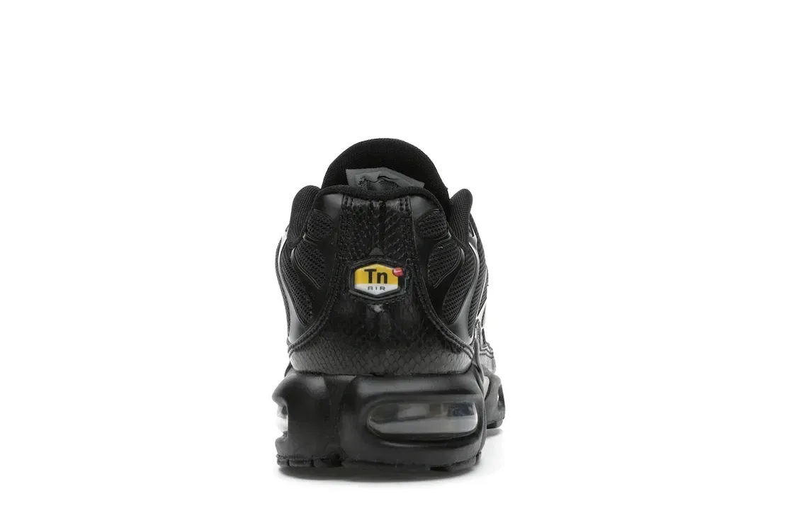 Фото № 4 с приближением к товару «‎Nike Air Max Plus Black Metallic Gold (2019)»