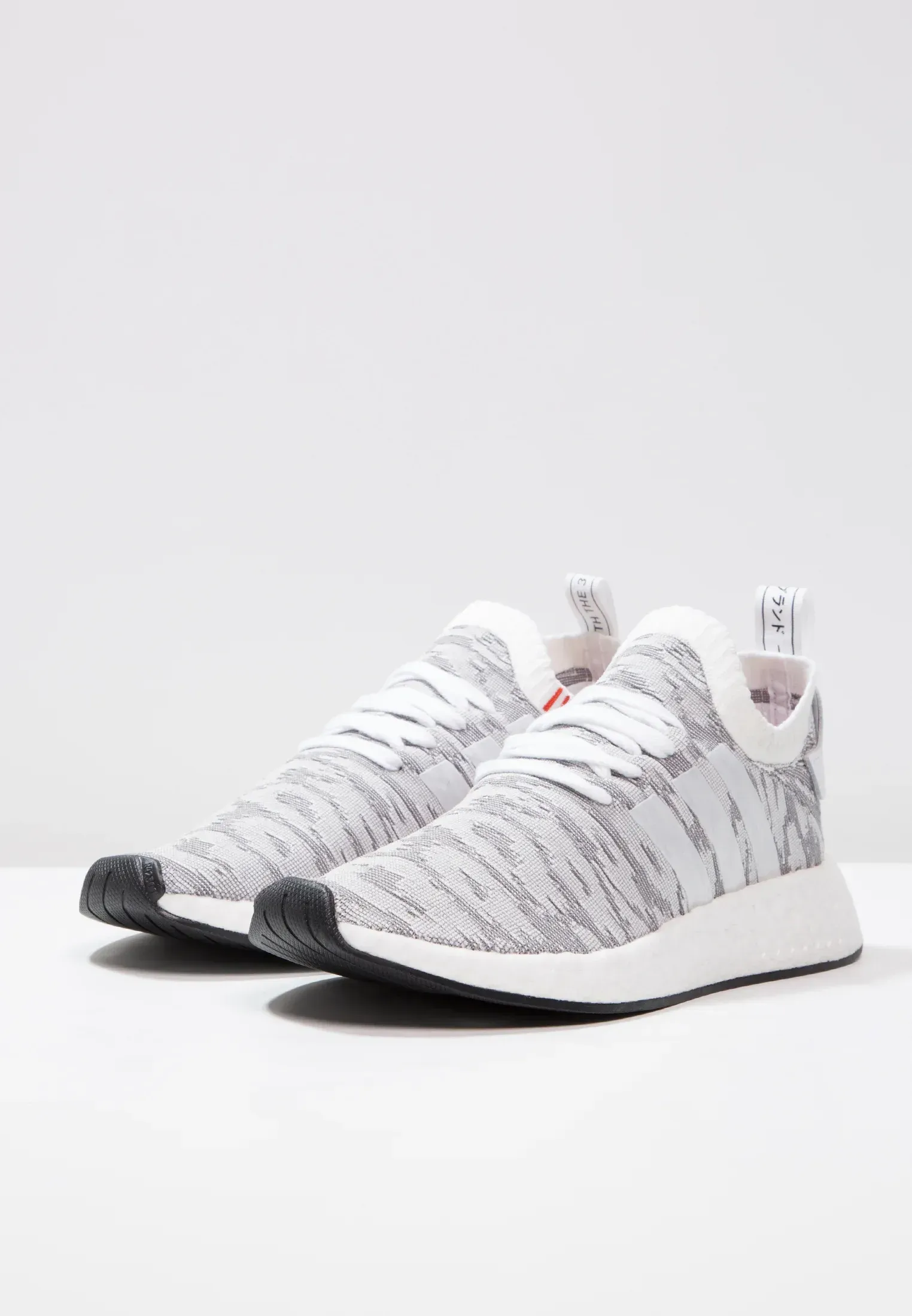 Фото № 3 с приближением к товару «‎NMD_R2 PK»