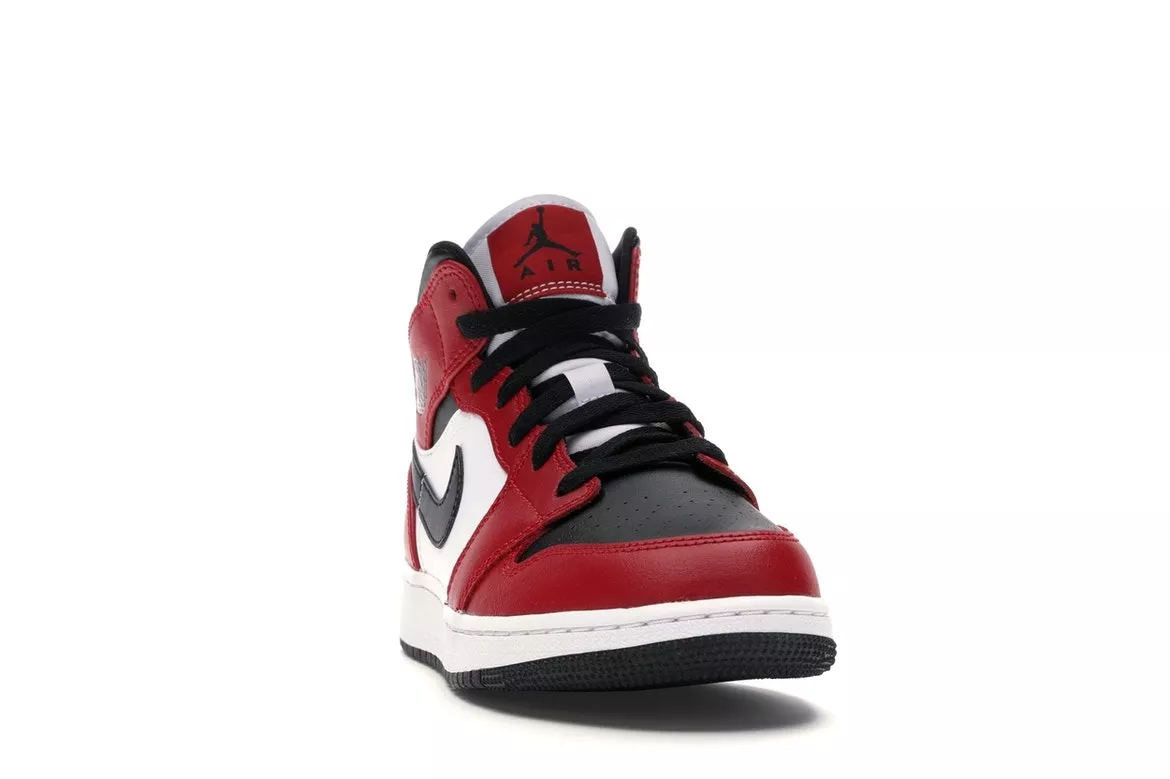 Фото № 2 с приближением к товару «‎Jordan 1 Mid Chicago Black Toe »