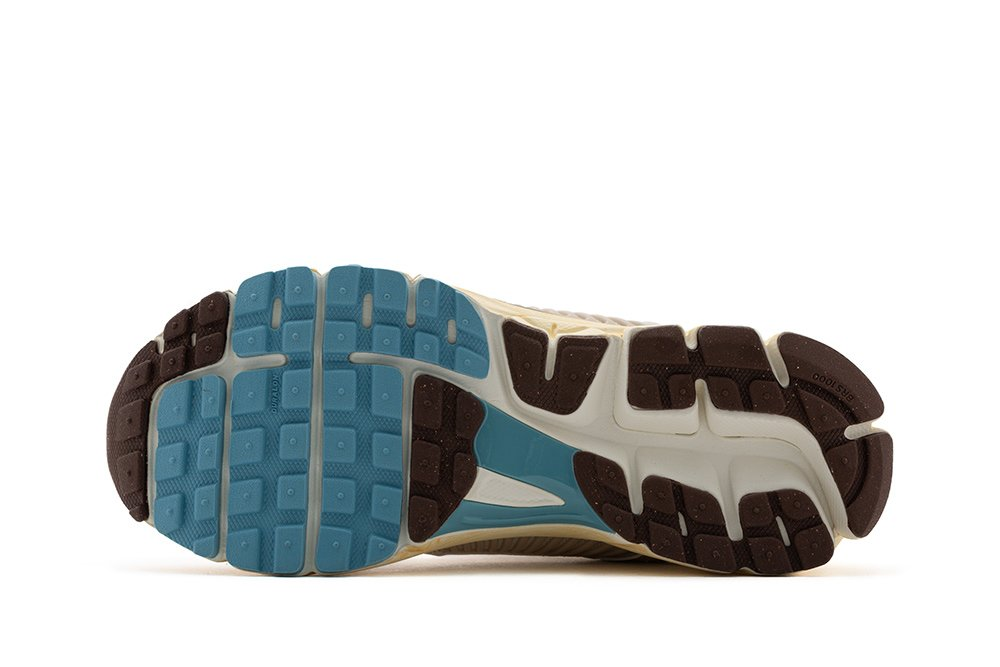 Фото № 5 с приближением к товару «‎ Nike Air Zoom Vomero 5 Running shoes»