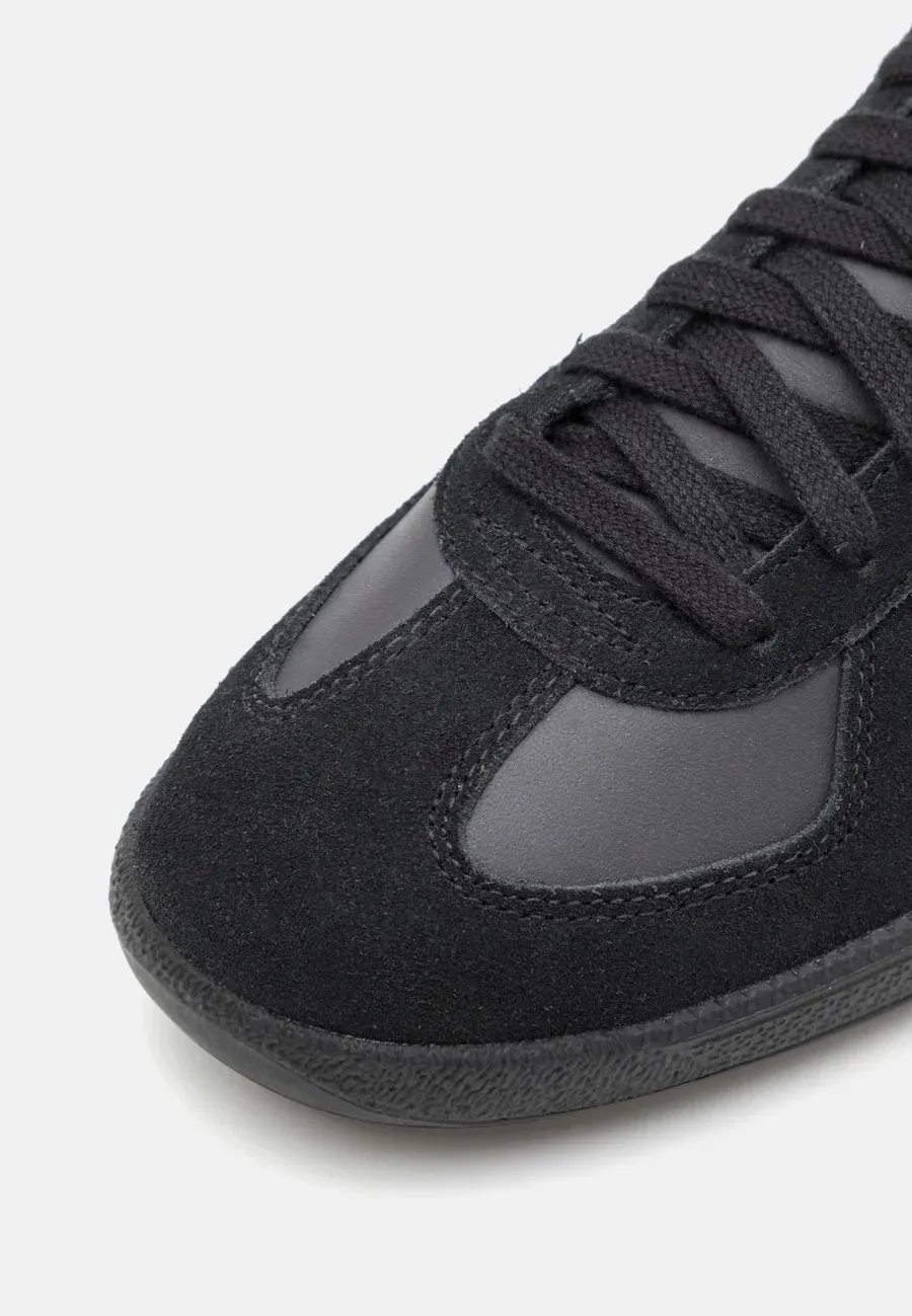 Фото № 4 с приближением к товару «‎ARMY TRAINER UNISEX»