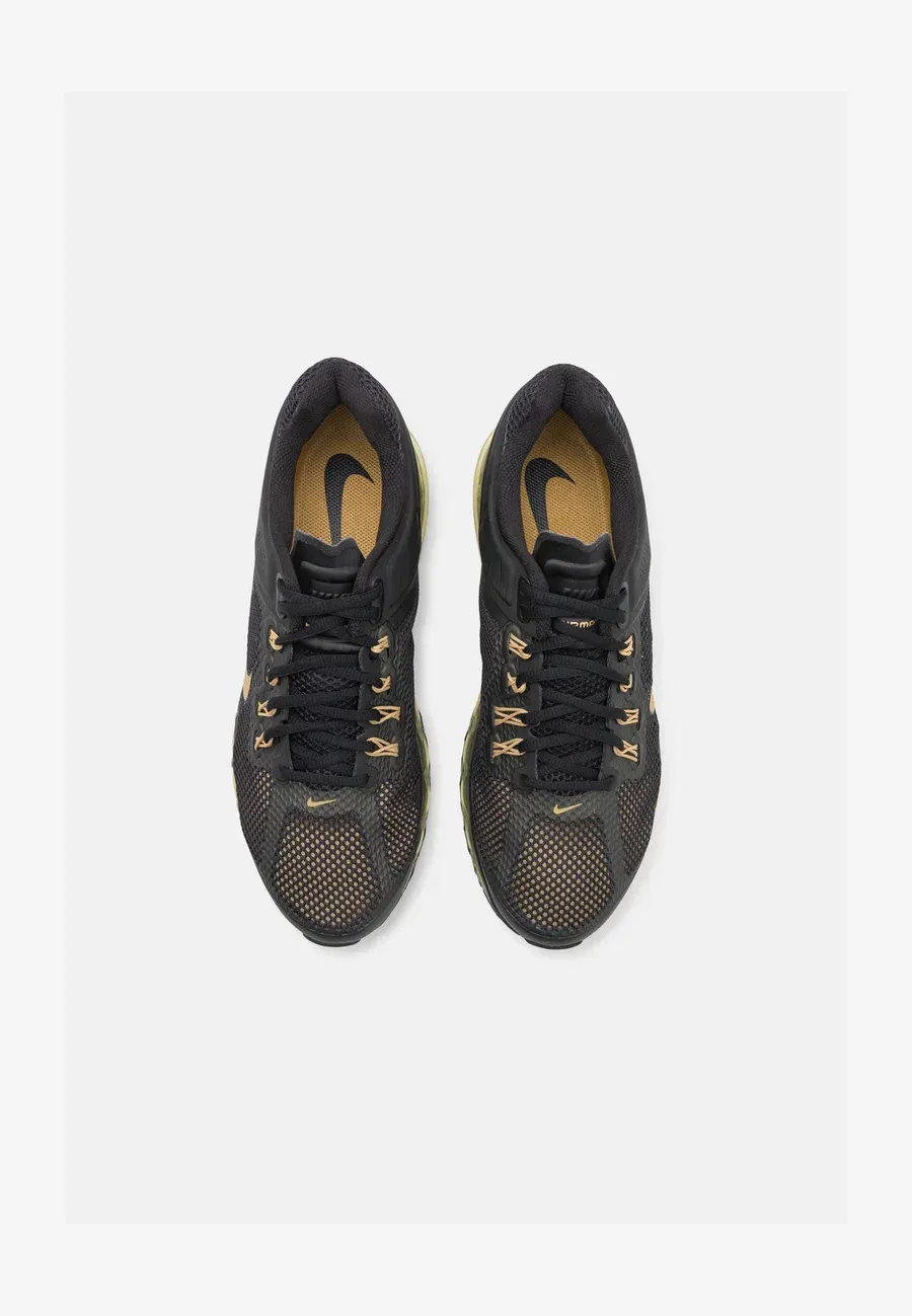 Фото № 4 с приближением к товару «‎AIR MAX 2013»