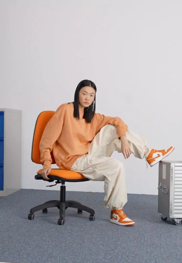 Фото № 2 с приближением к товару «‎WMNS AIR JORDAN 1 MID SE»